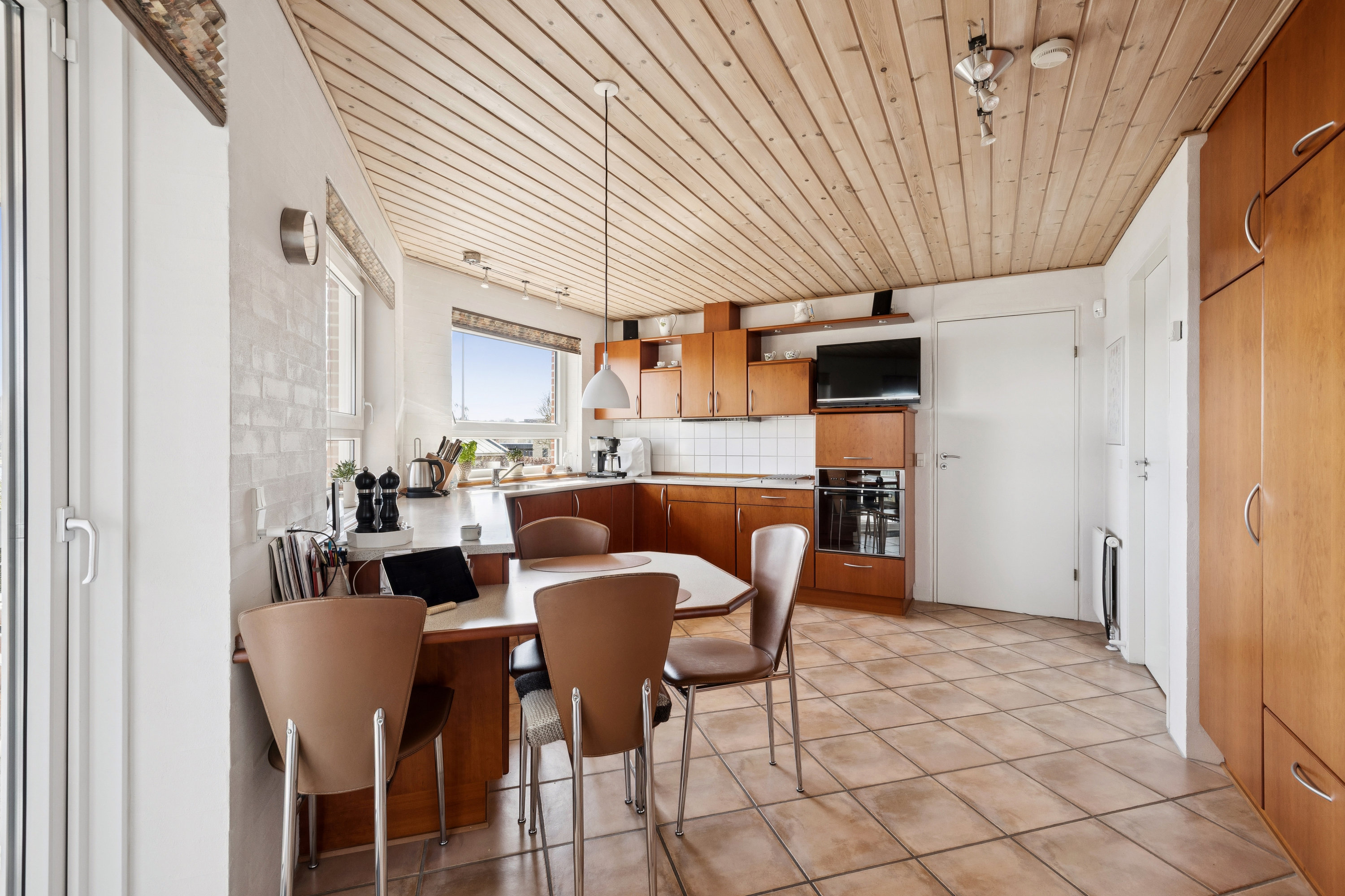 Fremhævet køkken billede i fuldskærmstilstand. Billede af Fyrbakken 8, 9500 Hobro