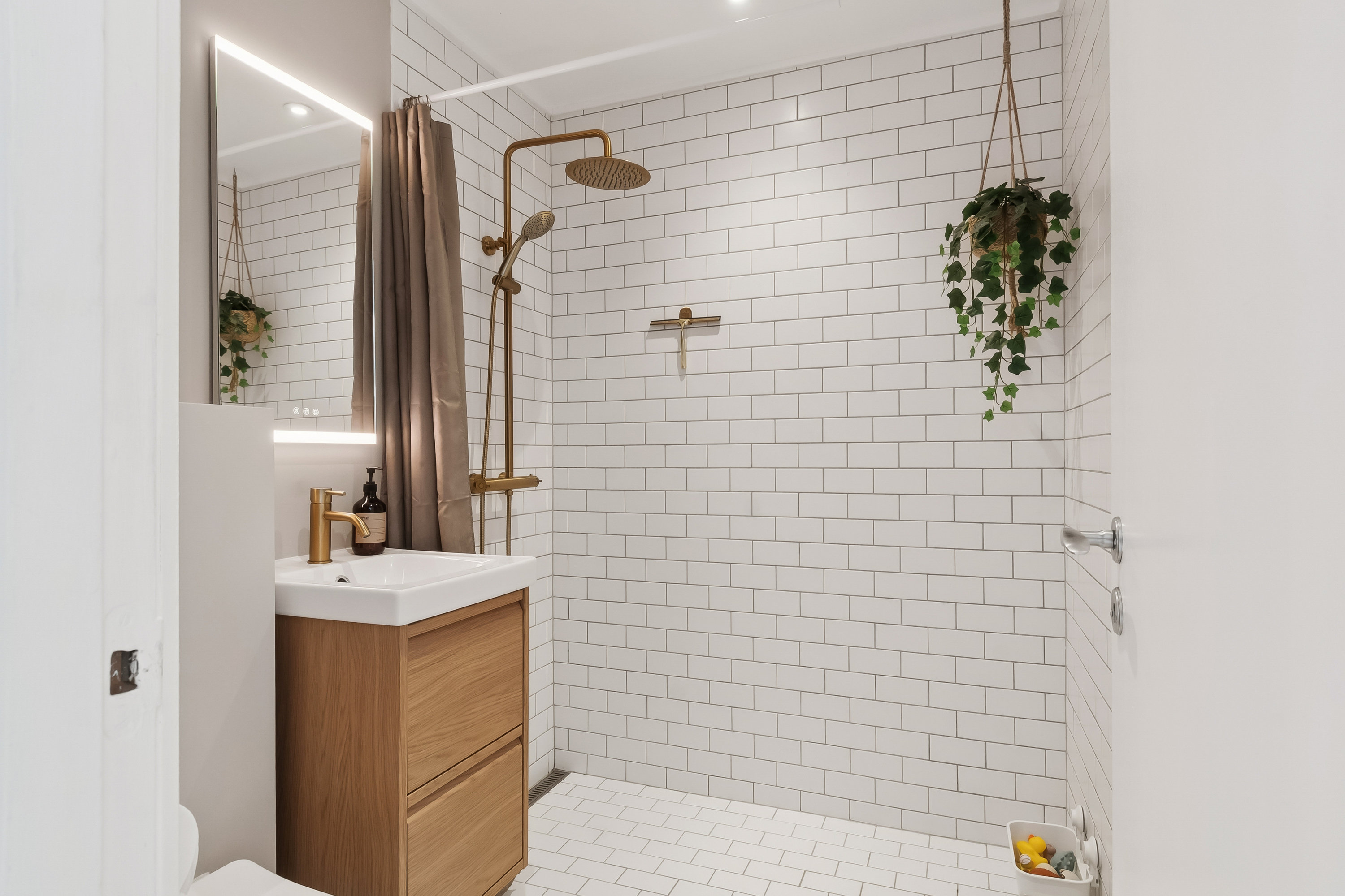 Fremhævet badeværelse billede i fuldskærmstilstand. Billede af Marslevvej 2, 2770 Kastrup