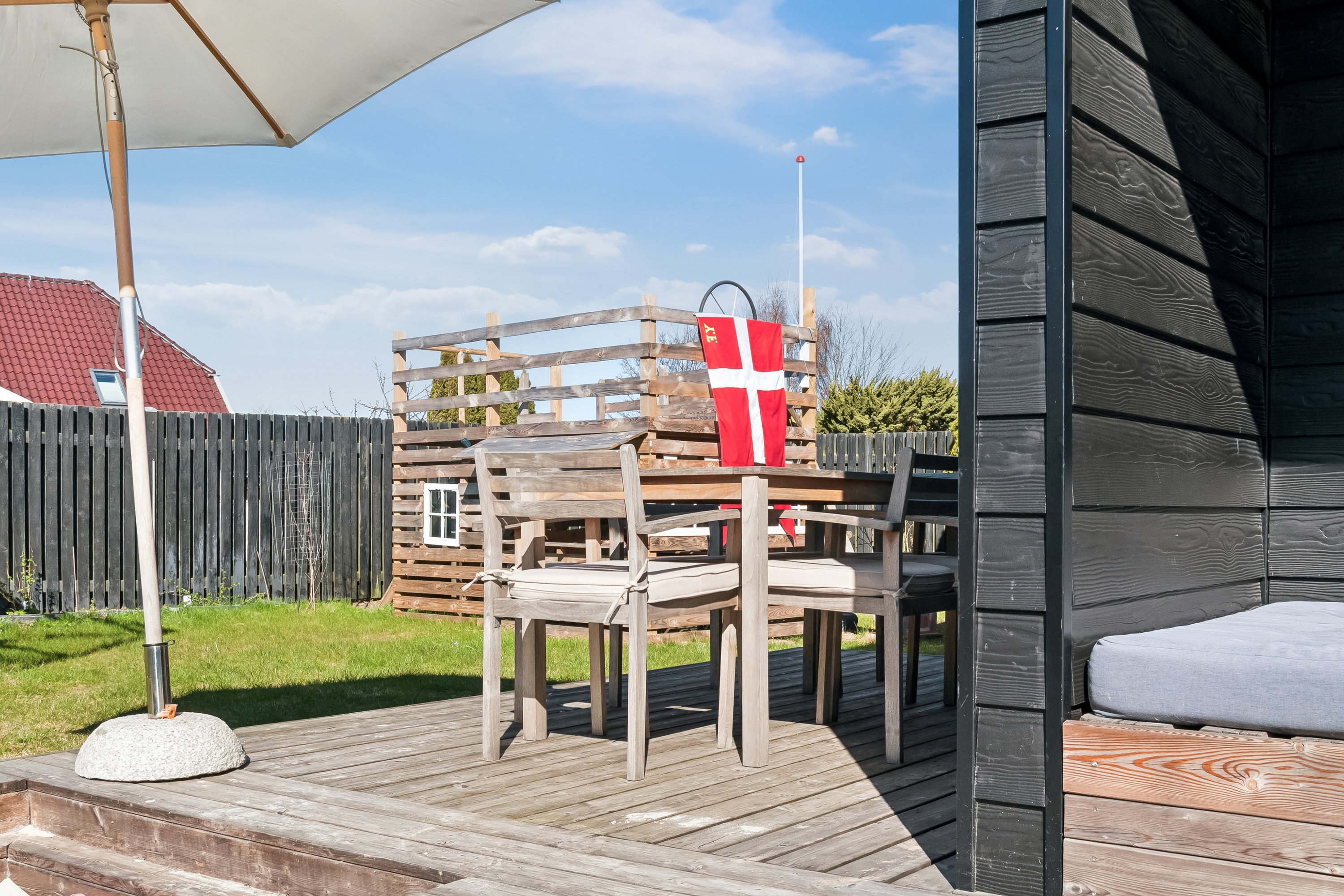 Fremhævet terrasse billede i fuldskærmstilstand. Billede af Marslevvej 2, 2770 Kastrup