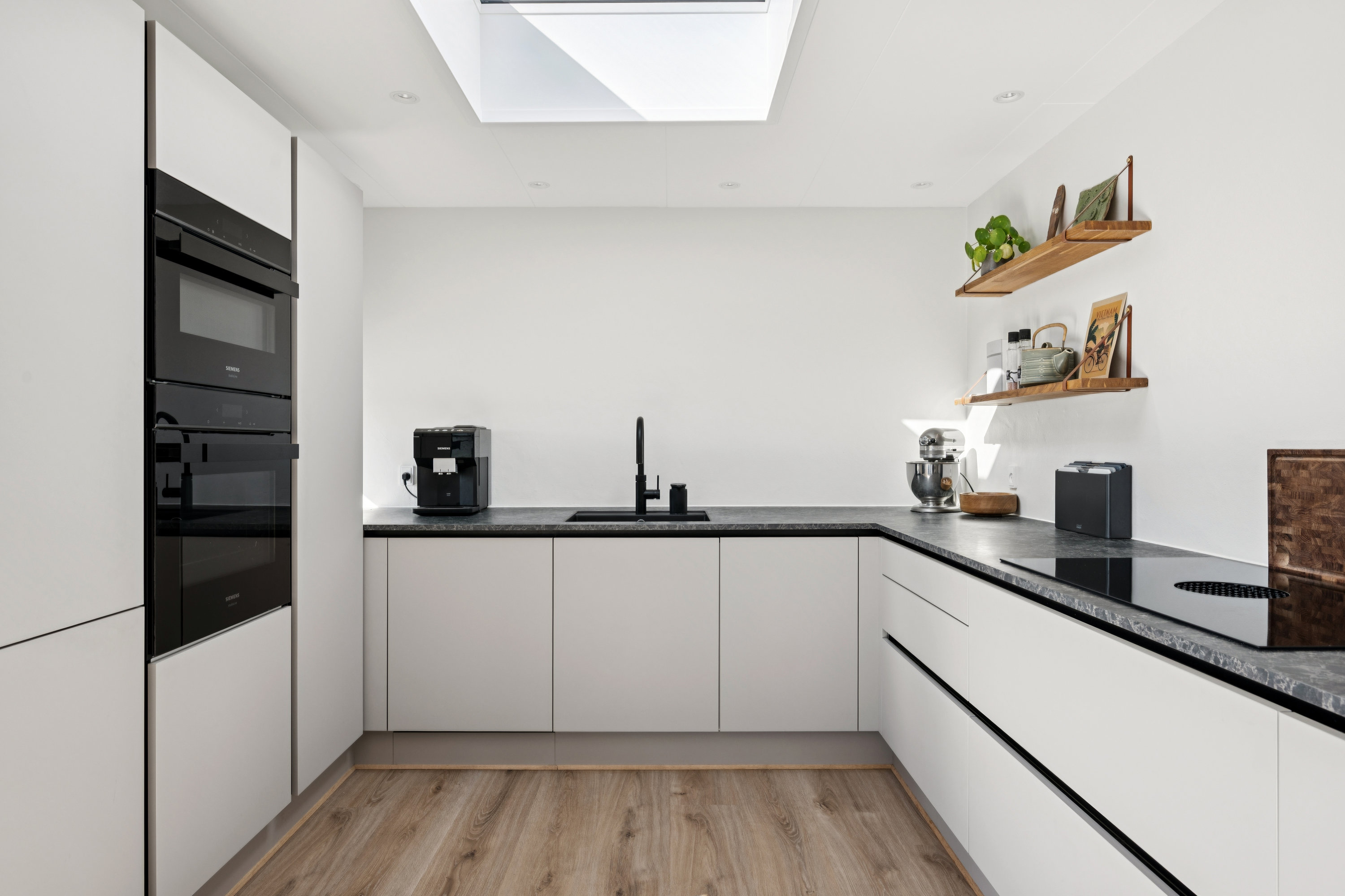 Fremhævet køkken billede i fuldskærmstilstand. Billede af Skansebakken 8, 8400 Ebeltoft