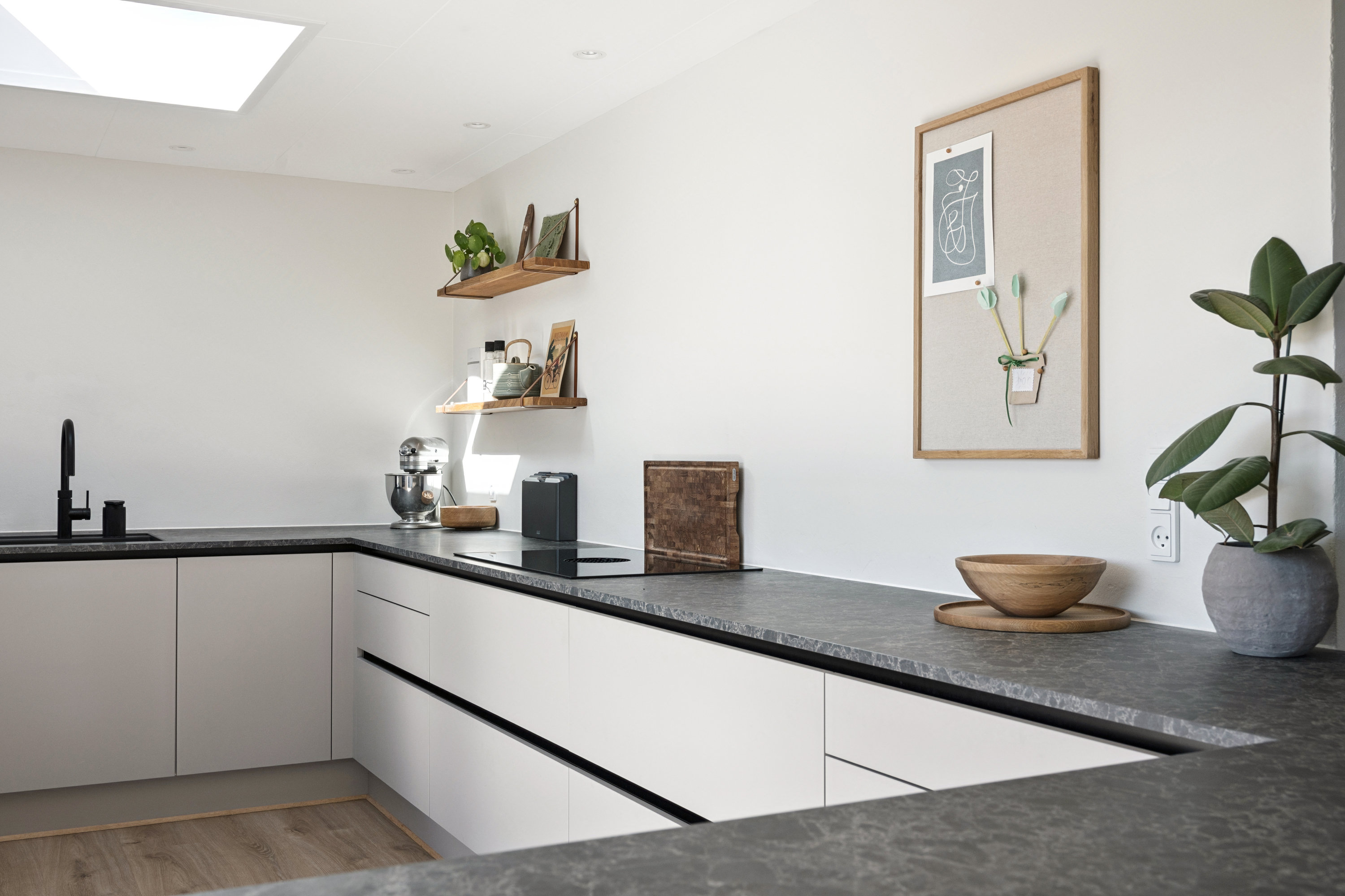 Fremhævet køkken billede i fuldskærmstilstand. Billede af Skansebakken 8, 8400 Ebeltoft