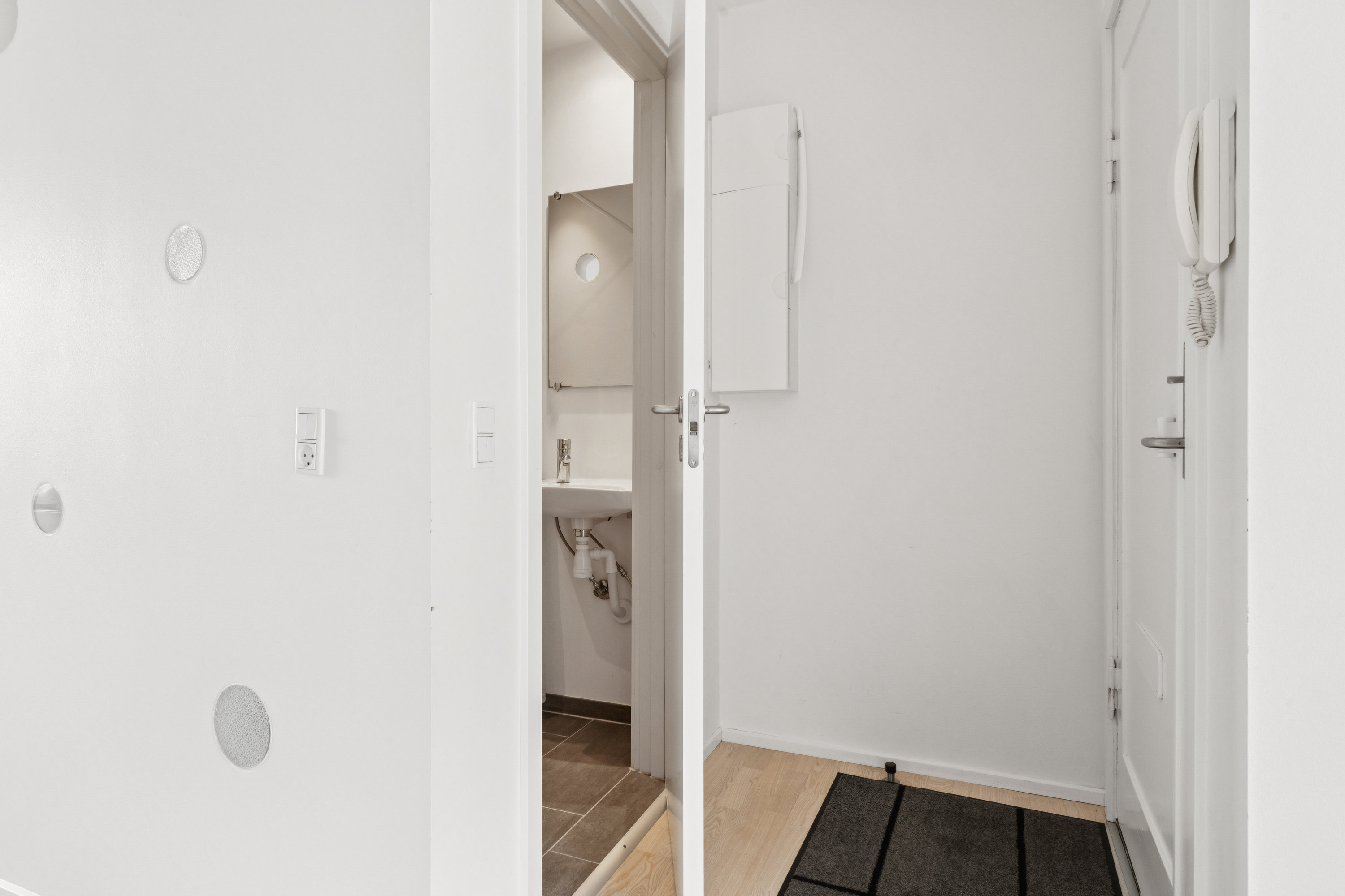 Fremhævet entré billede i fuldskærmstilstand. Billede af Herluf Trolles Gade 32, 3. tv., 9000 Aalborg