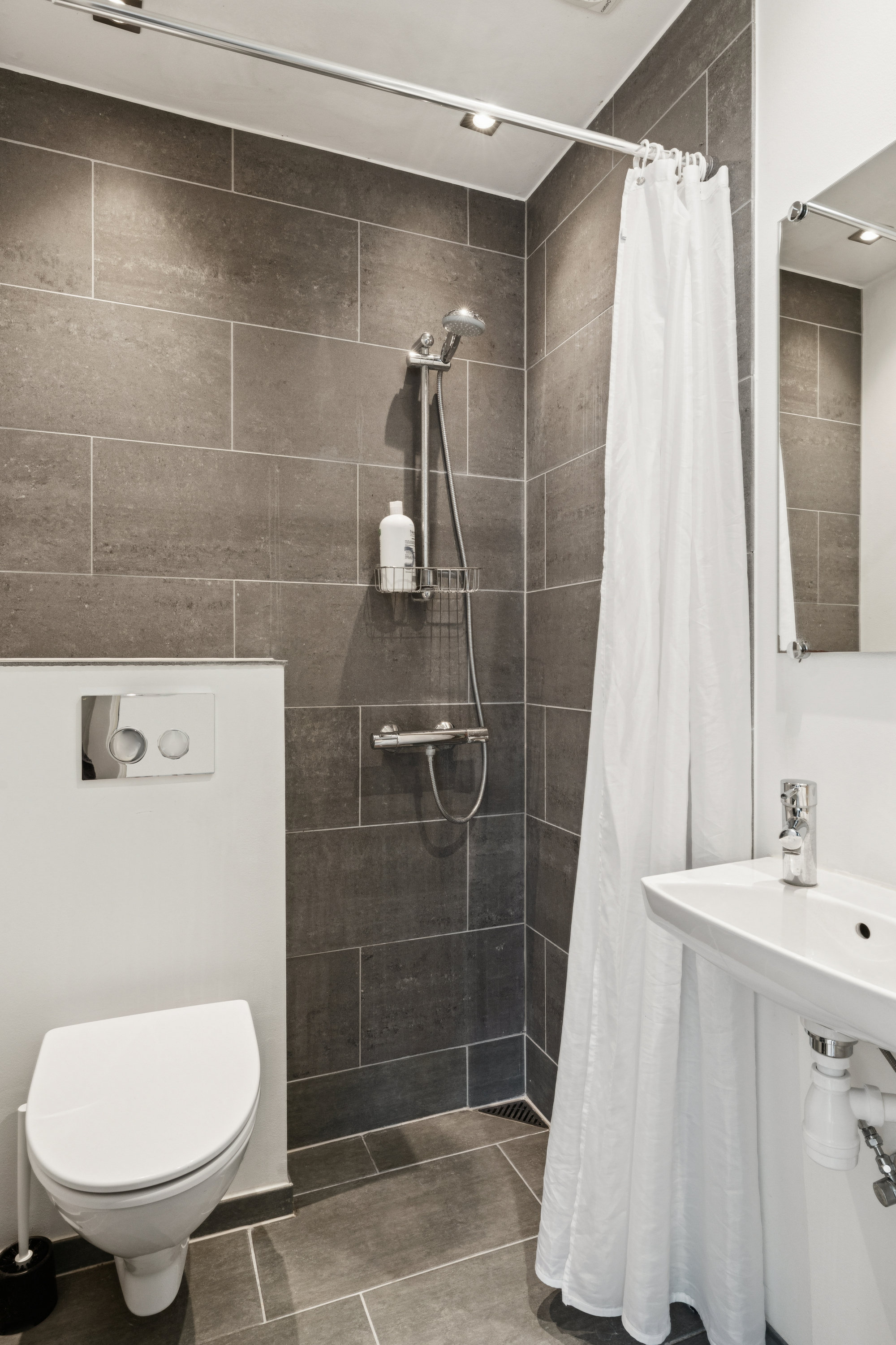 Fremhævet badeværelse billede i fuldskærmstilstand. Billede af Herluf Trolles Gade 32, 3. tv., 9000 Aalborg