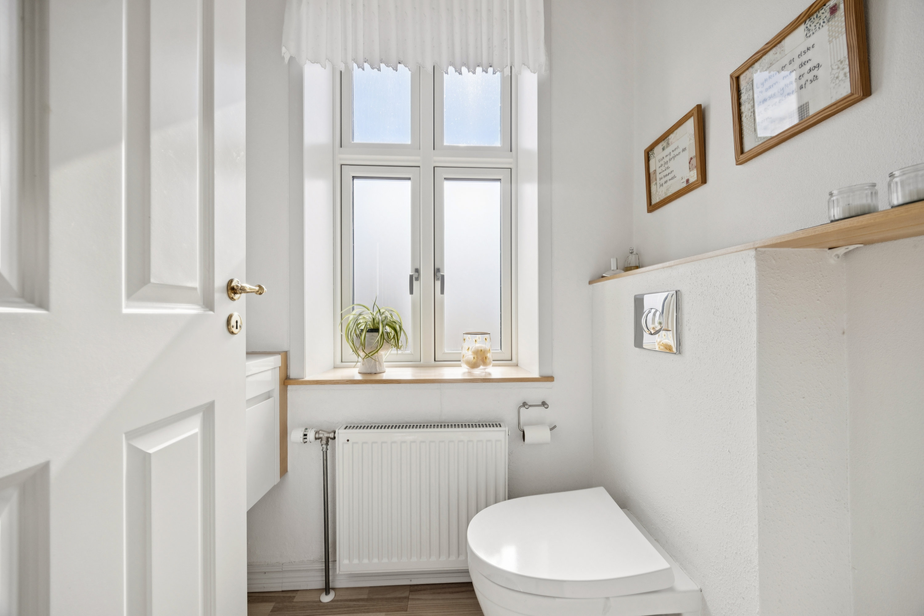 Fremhævet badeværelse billede i fuldskærmstilstand. Billede af Røgildsvej 23, 9400 Nørresundby