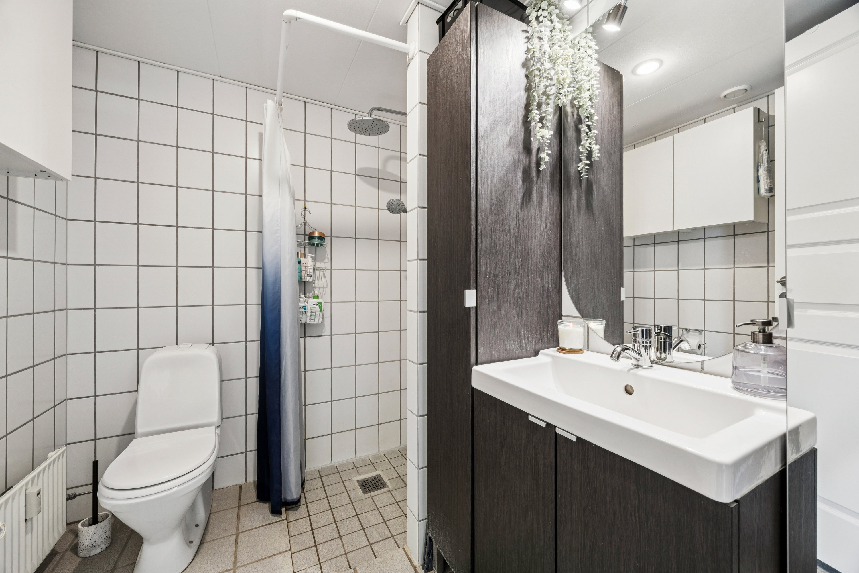 Fremhævet badeværelse billede i fuldskærmstilstand. Billede af Egelykkeparken 27C, 2670 Greve