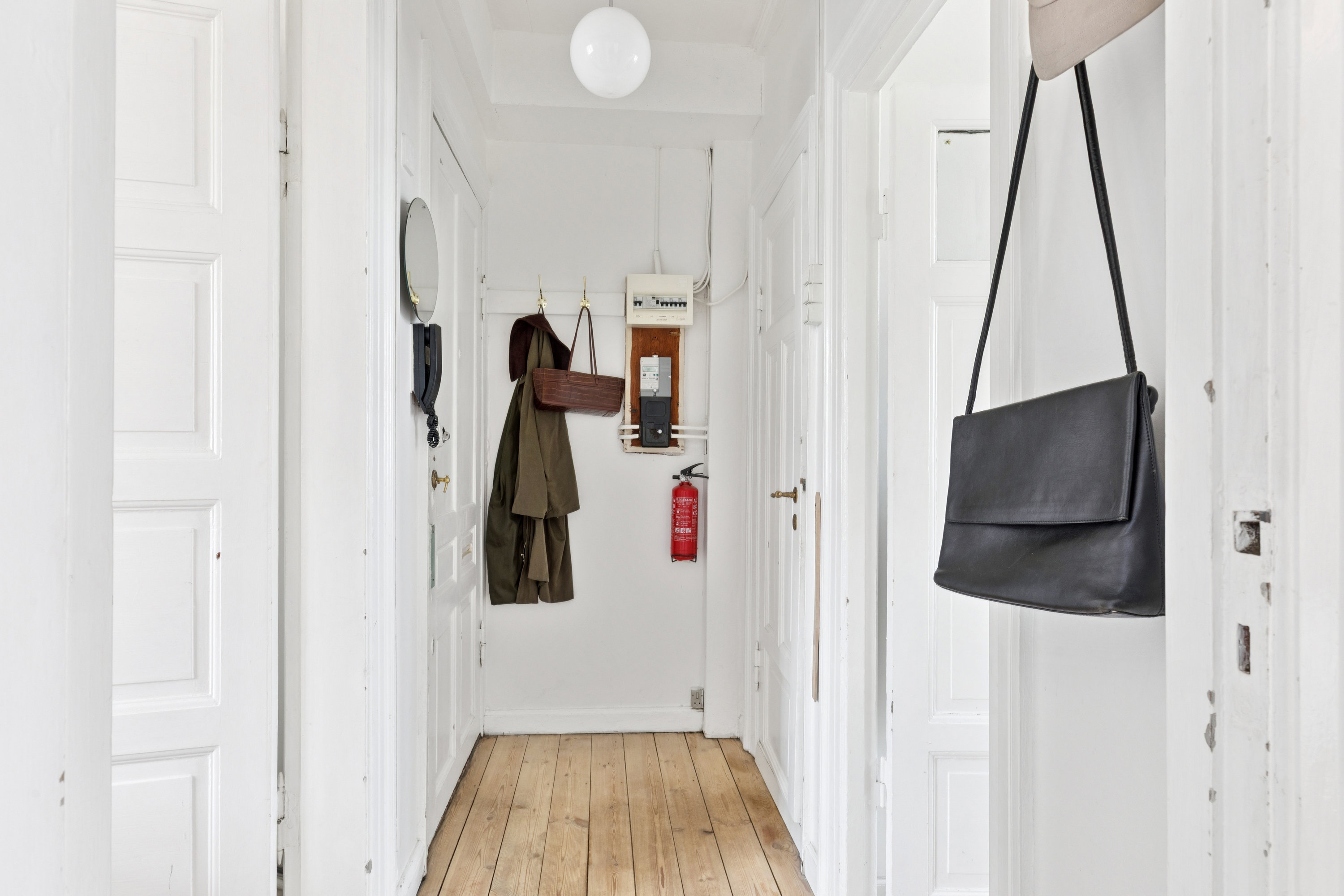 Fremhævet entré billede i fuldskærmstilstand. Billede af Jydeholmen 13A, 1. th., 2720 Vanløse