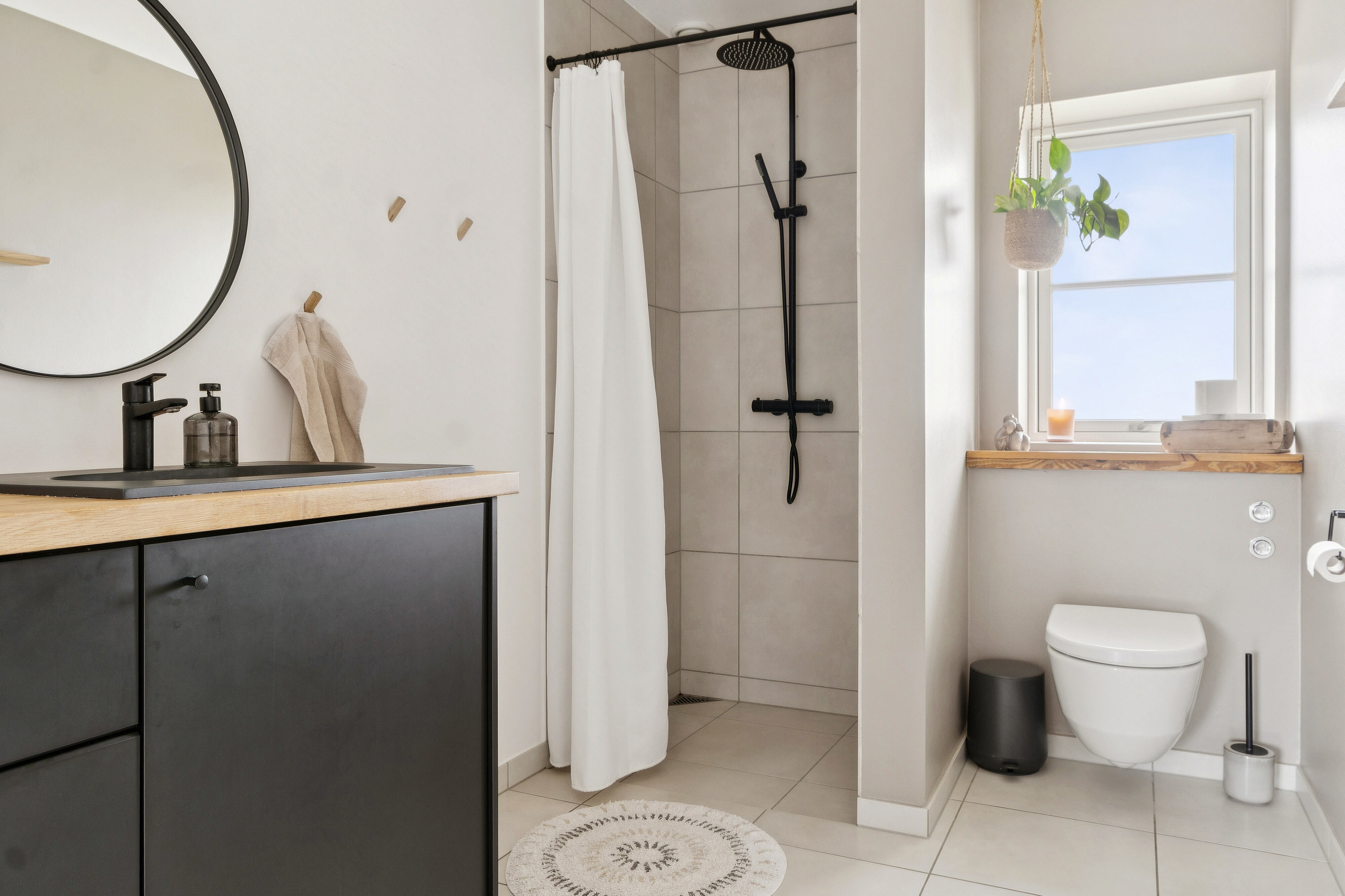 Fremhævet badeværelse billede i fuldskærmstilstand. Billede af Vådager 4, 4070 Kirke Hyllinge