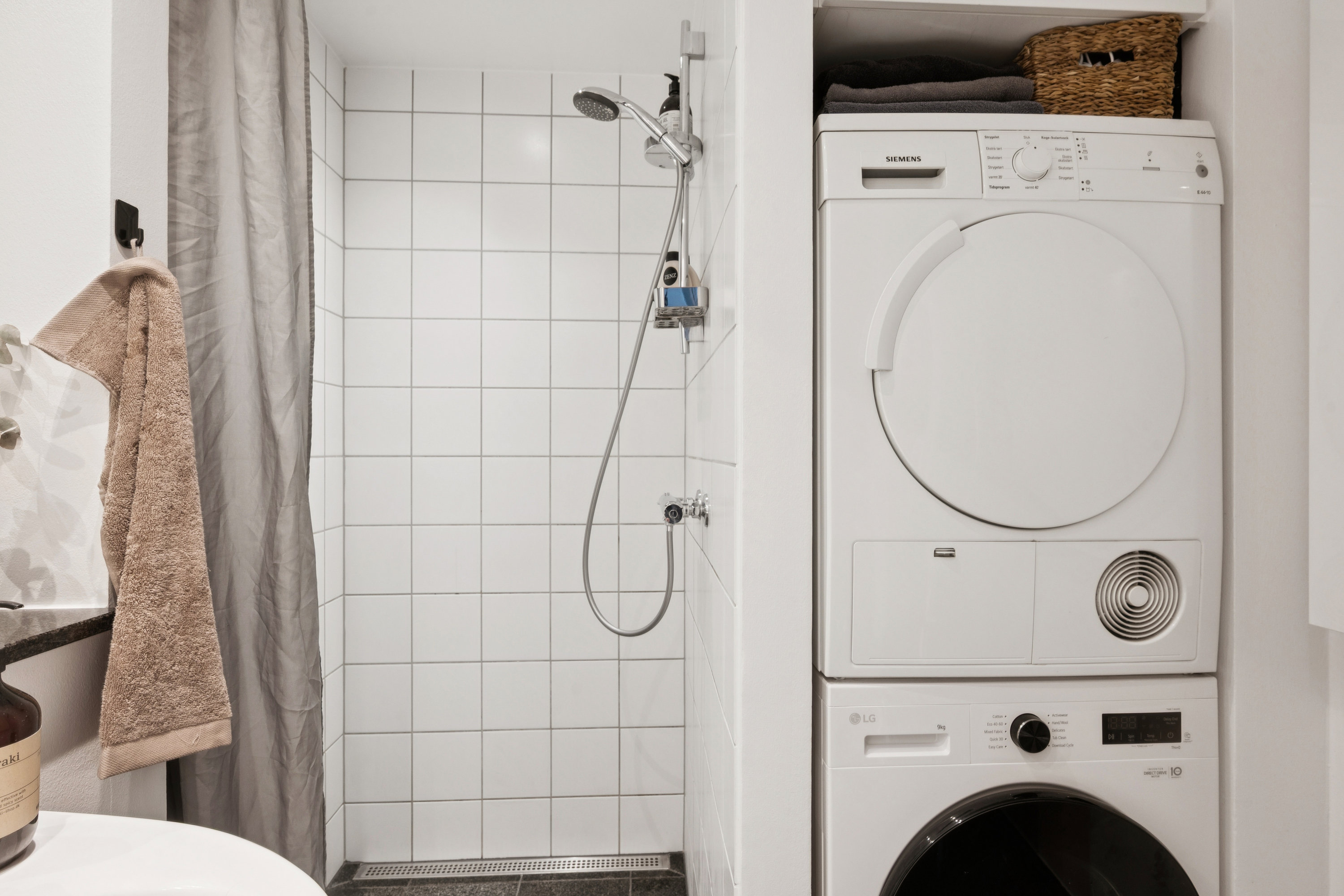 Fremhævet badeværelse billede i fuldskærmstilstand. Billede af Finderupvej 9, 3. 4., 8000 Aarhus C