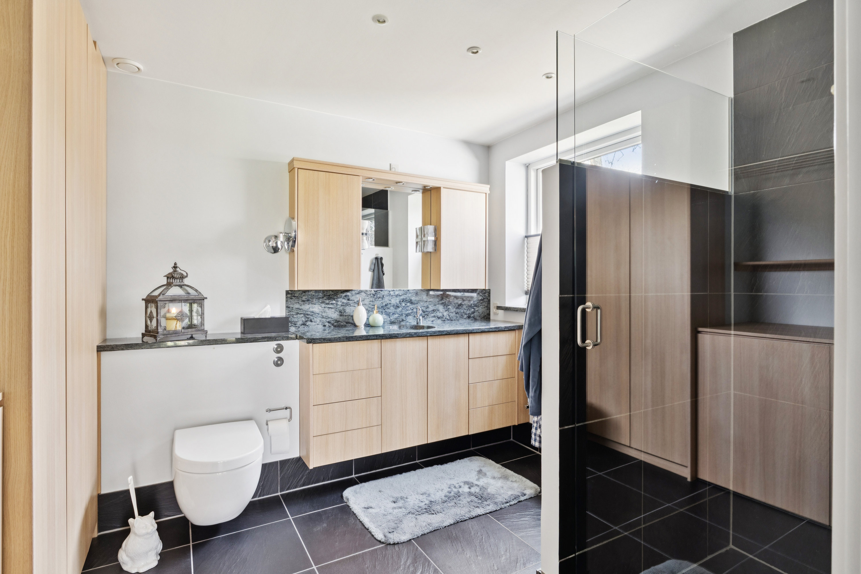 Fremhævet badeværelse billede i fuldskærmstilstand. Billede af Bagsværdvej 246A, 2880 Bagsværd