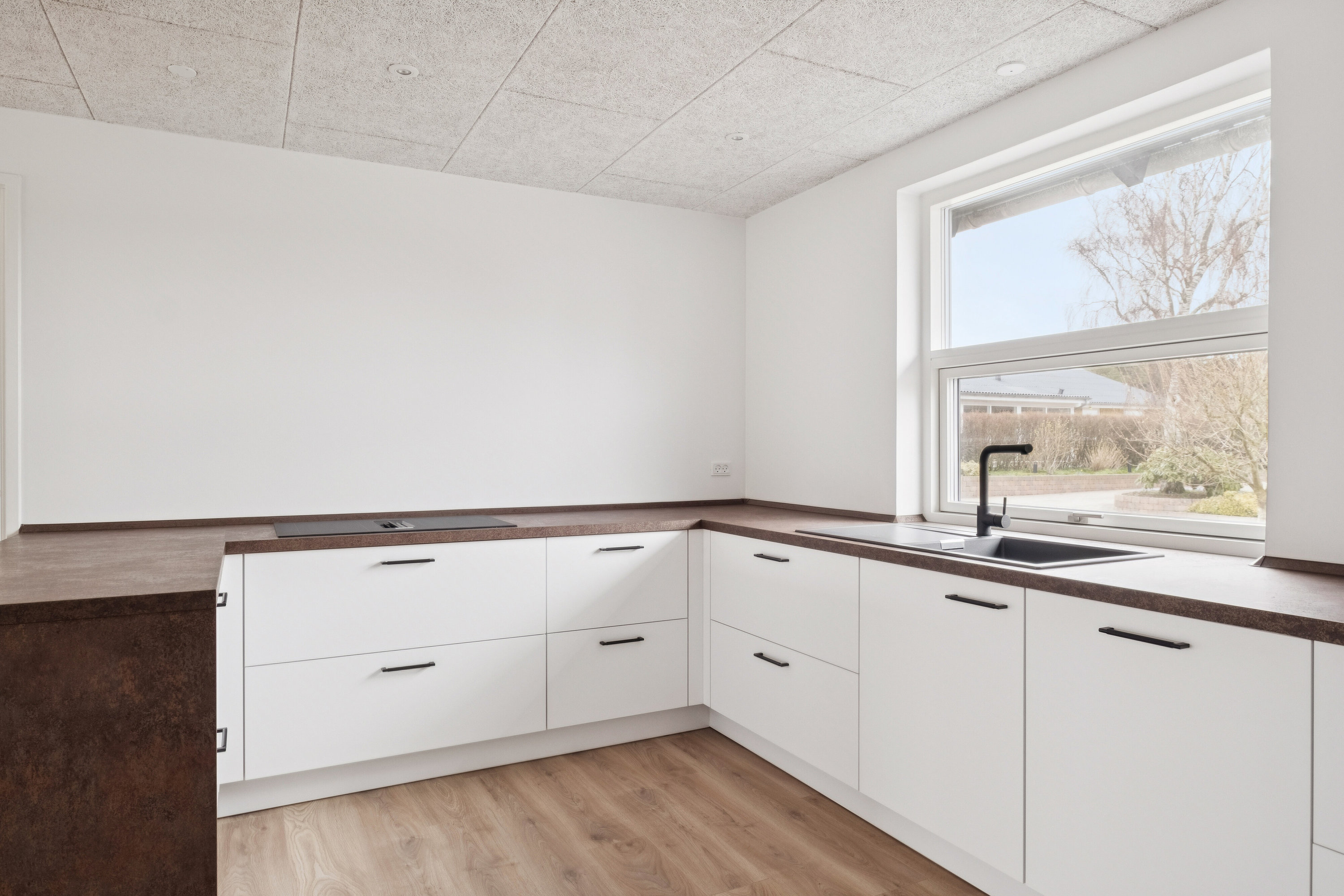 Fremhævet køkken billede i fuldskærmstilstand. Billede af Petersvej 10, 9800 Hjørring