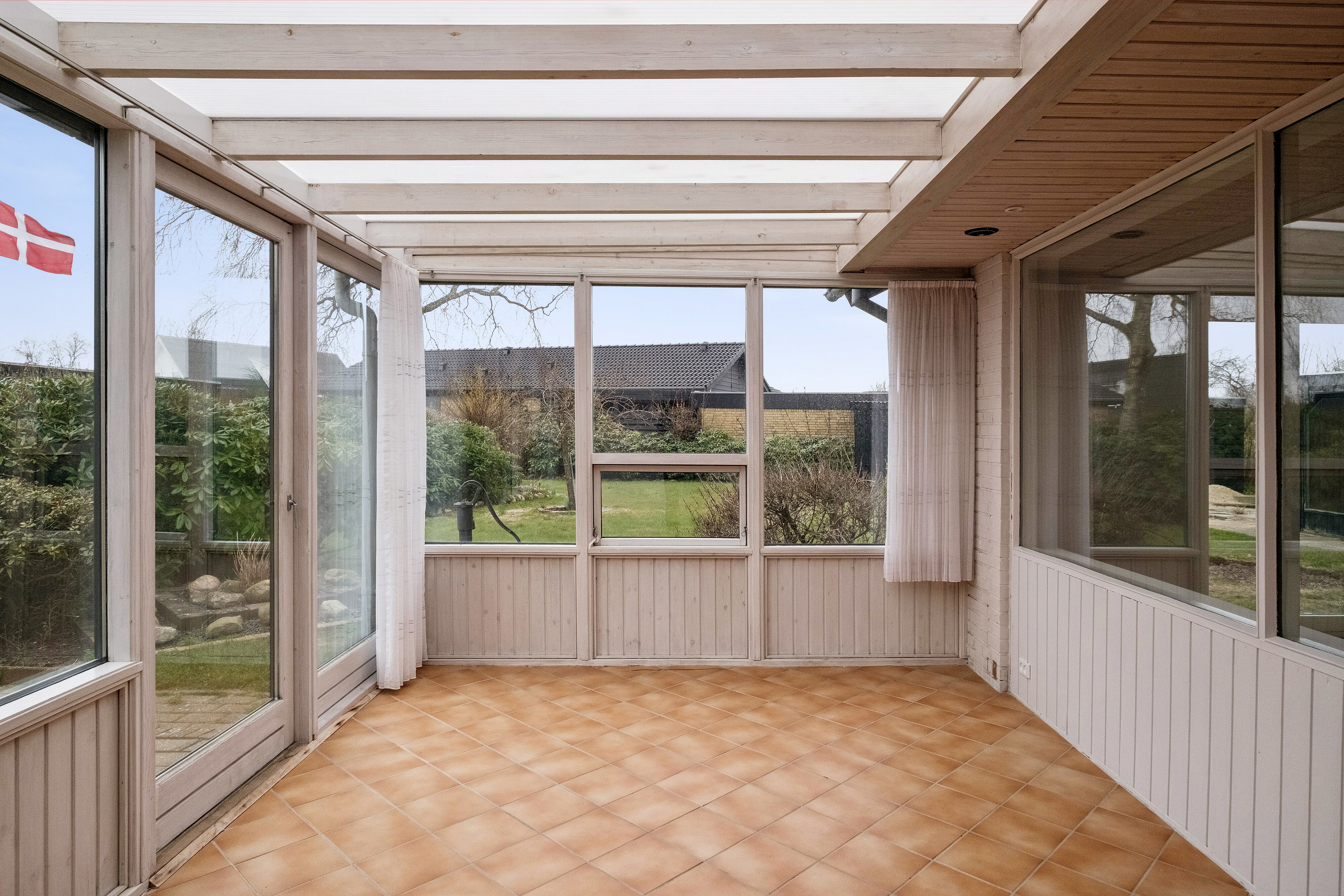 Fremhævet udestue billede i fuldskærmstilstand. Billede af Petersvej 10, 9800 Hjørring