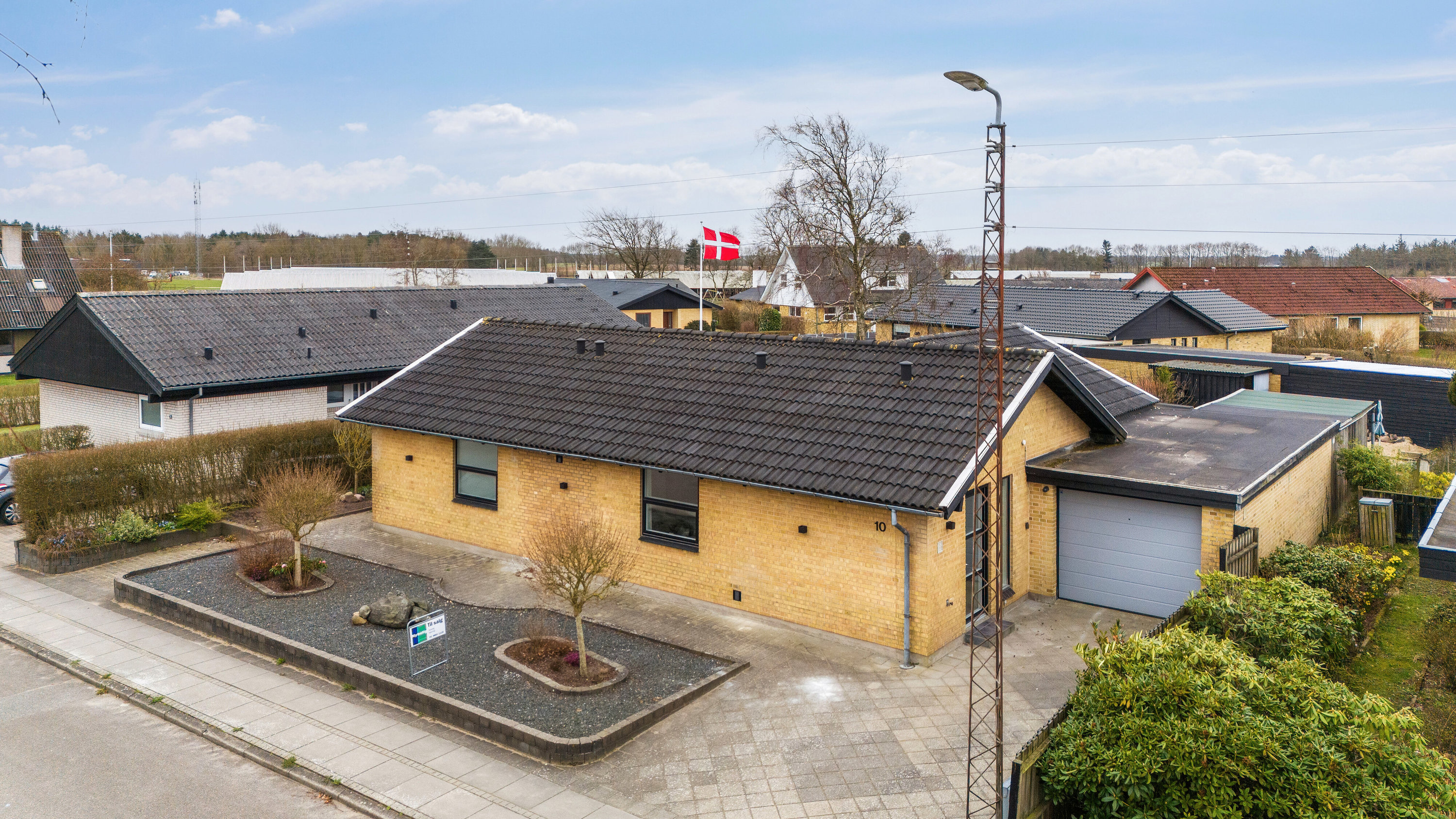 Fremhævet udsigt fra toppen billede i fuldskærmstilstand. Billede af Petersvej 10, 9800 Hjørring