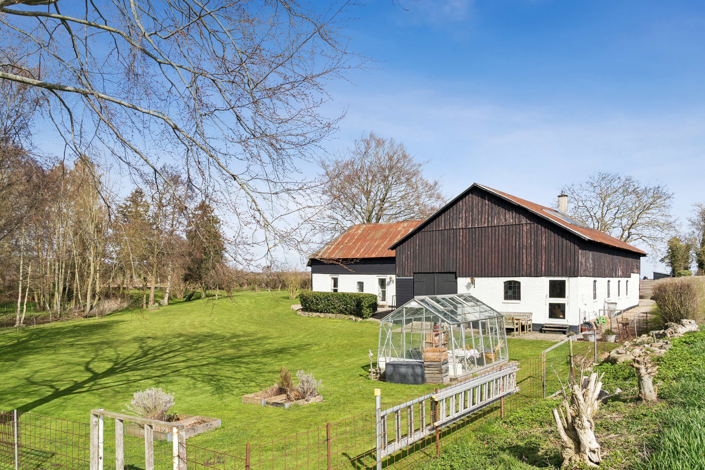 Fremhævet set fra haven billede i fuldskærmstilstand. Billede af Lundbyvej 67, Tåsinge, 5700 Svendborg