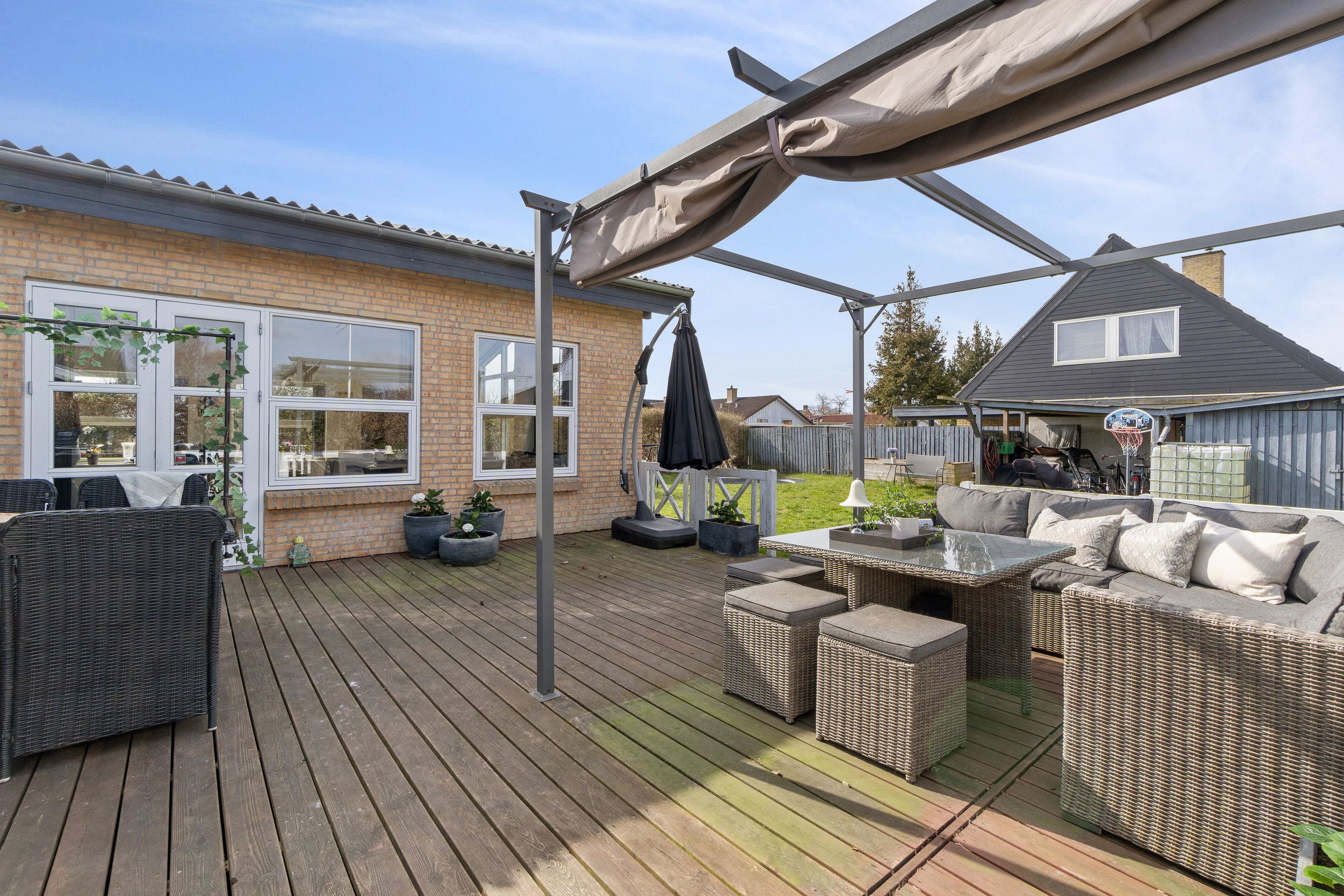 Fremhævet overdækket terrasse billede i fuldskærmstilstand. Billede af Nymarksvej 1, 2650 Hvidovre