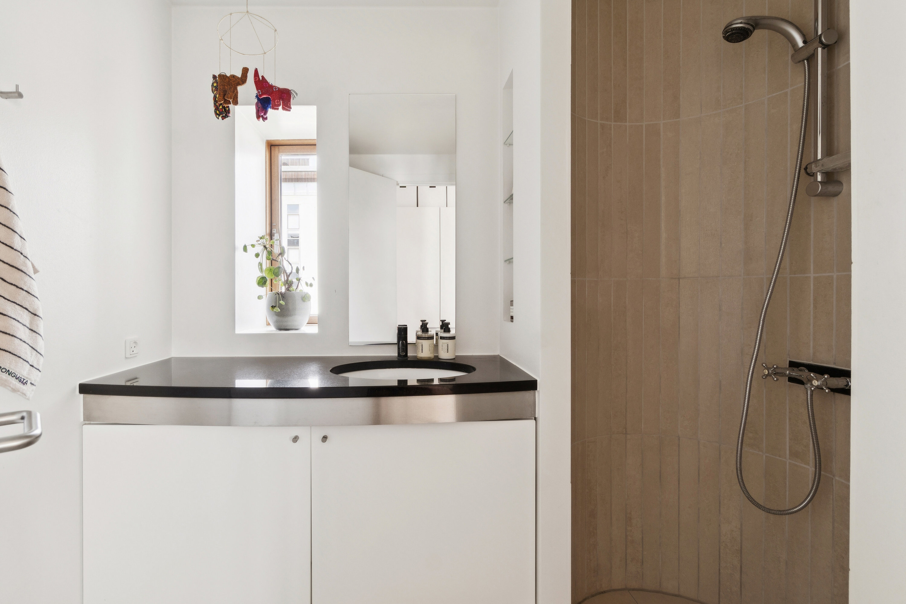 Fremhævet badeværelse billede i fuldskærmstilstand. Billede af Artillerivej 112, 3. th., 2300 København S