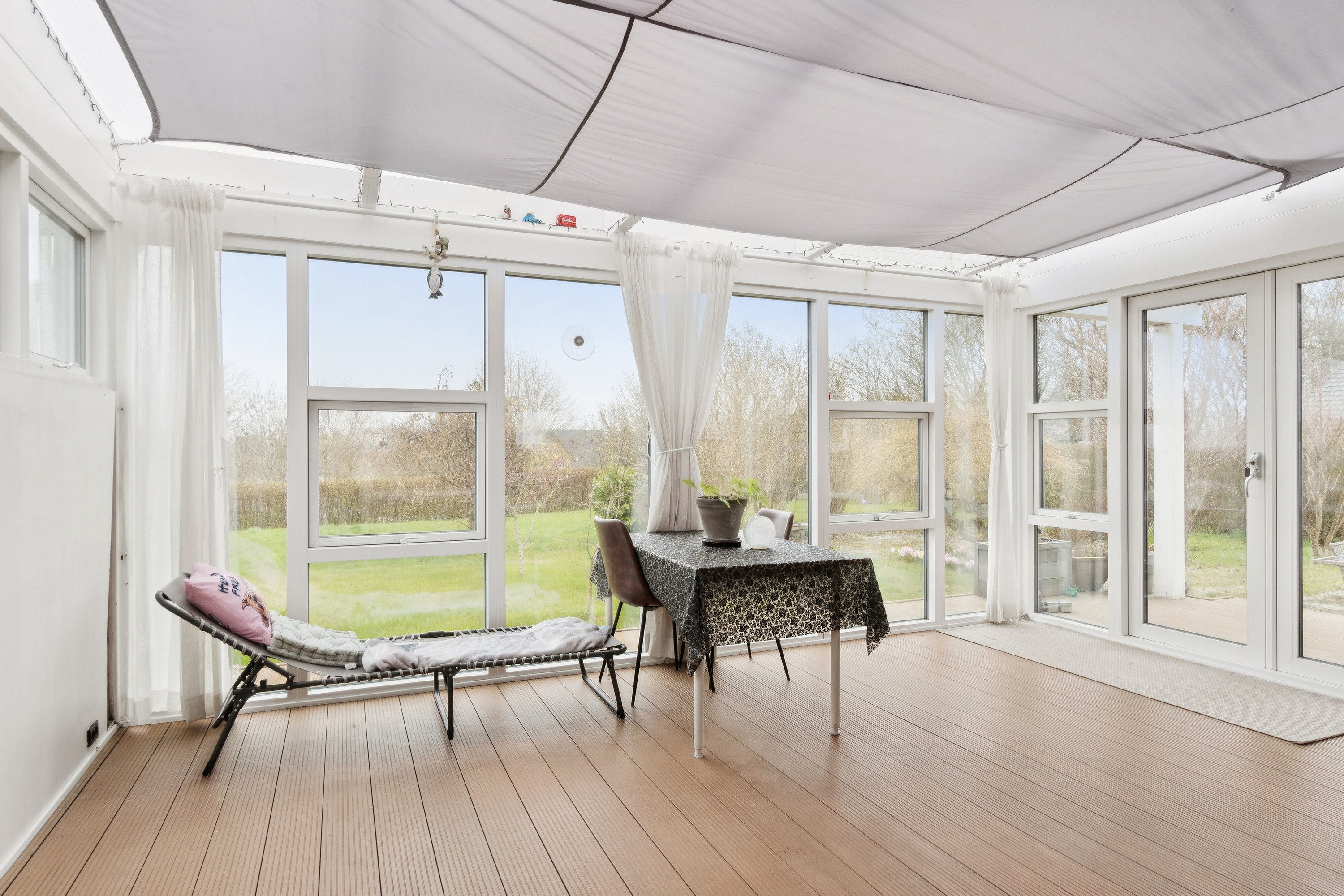 Fremhævet udestue billede i fuldskærmstilstand. Billede af Søren Andreasensvej 21, 4540 Fårevejle