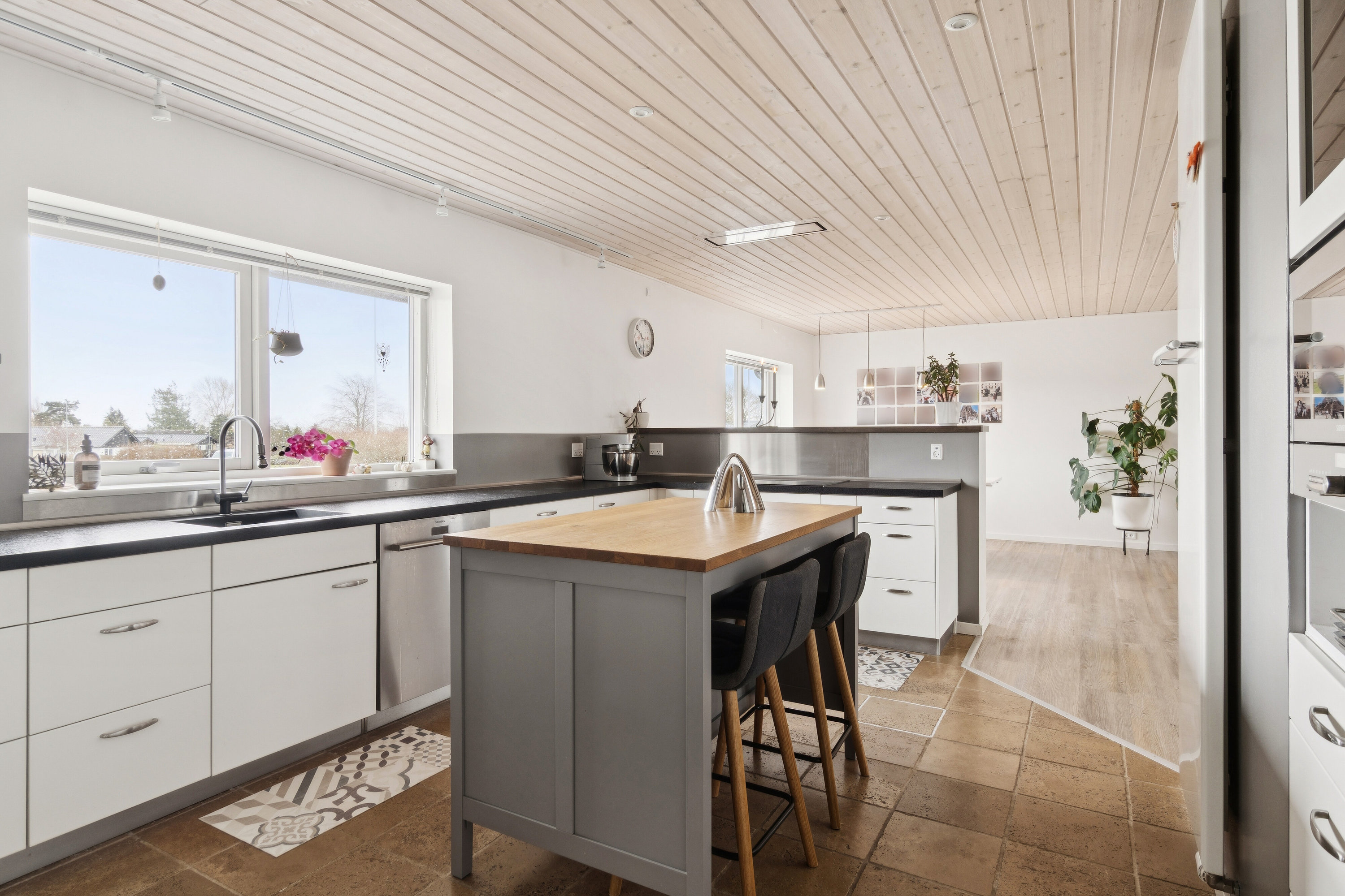 Fremhævet køkken billede i fuldskærmstilstand. Billede af Søren Andreasensvej 21, 4540 Fårevejle