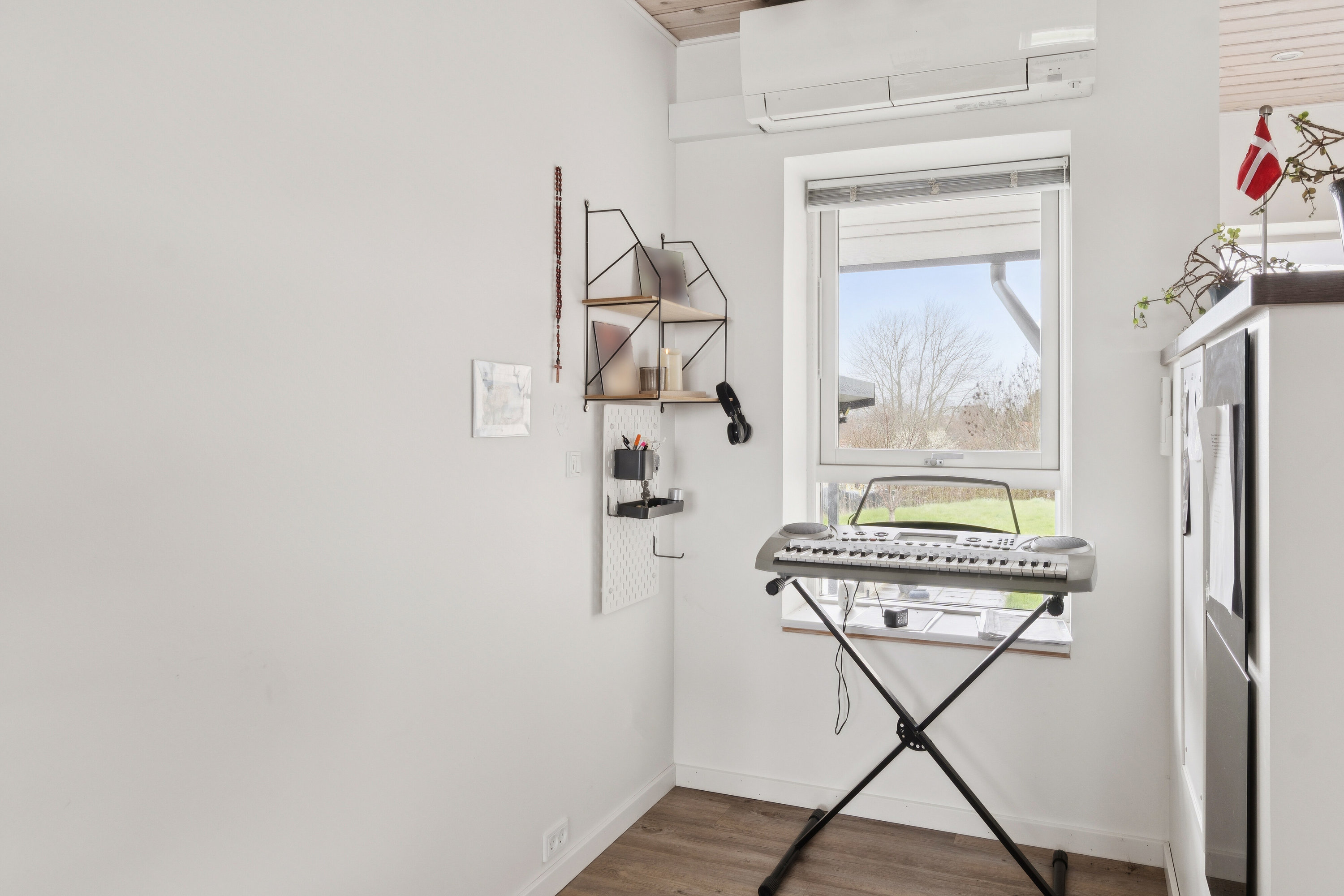 Fremhævet værelse billede i fuldskærmstilstand. Billede af Søren Andreasensvej 21, 4540 Fårevejle