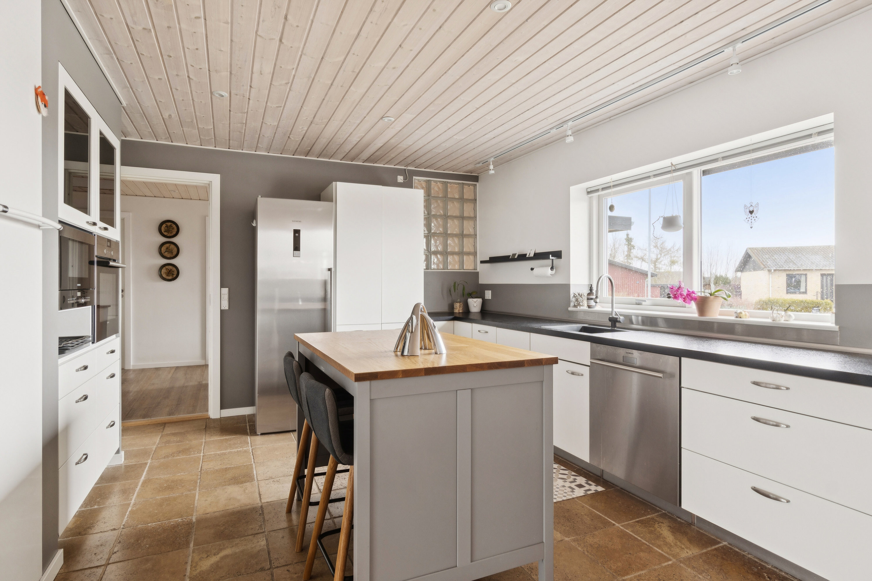 Fremhævet køkken billede i fuldskærmstilstand. Billede af Søren Andreasensvej 21, 4540 Fårevejle