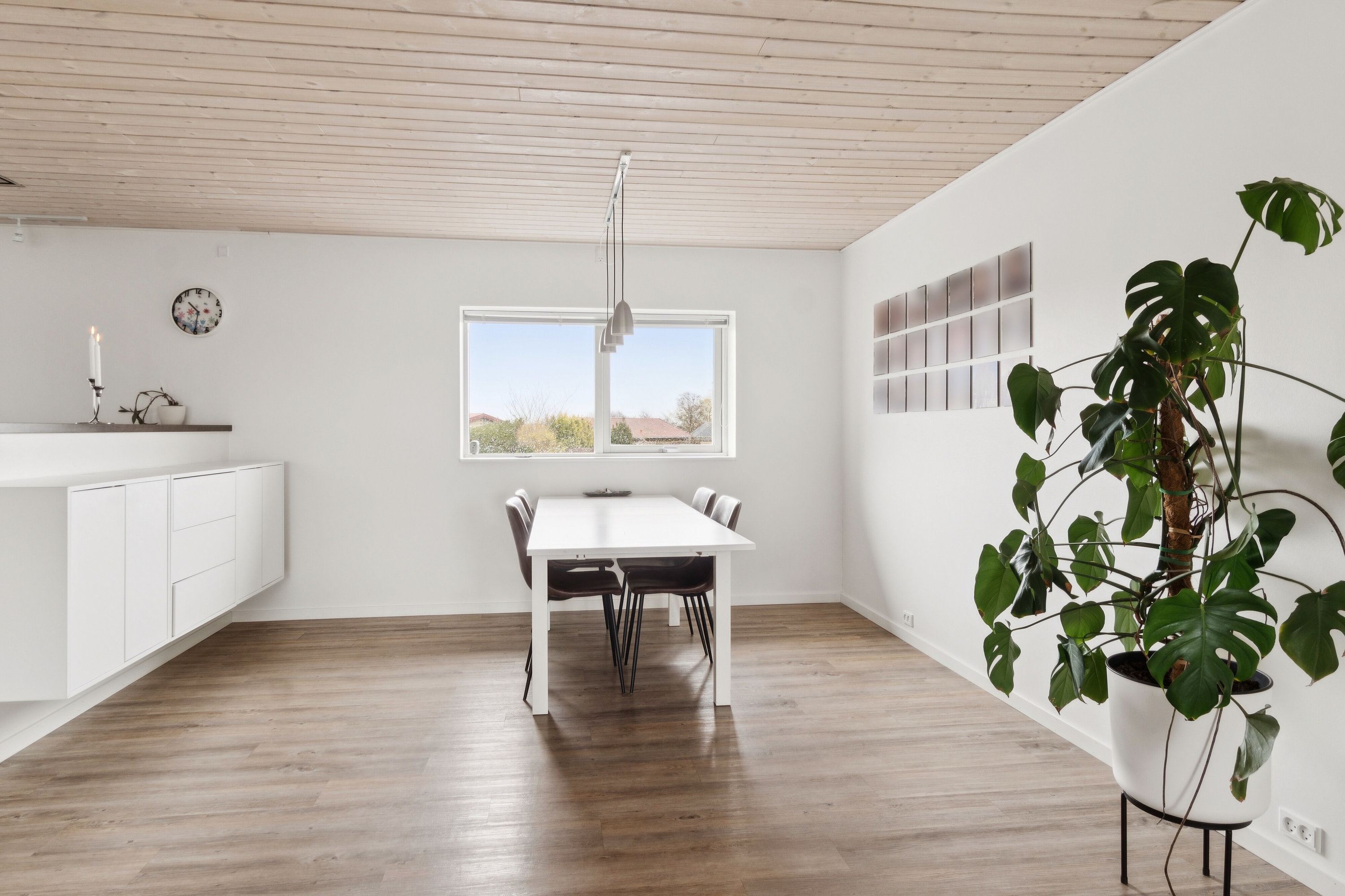 Fremhævet spisestue billede i fuldskærmstilstand. Billede af Søren Andreasensvej 21, 4540 Fårevejle