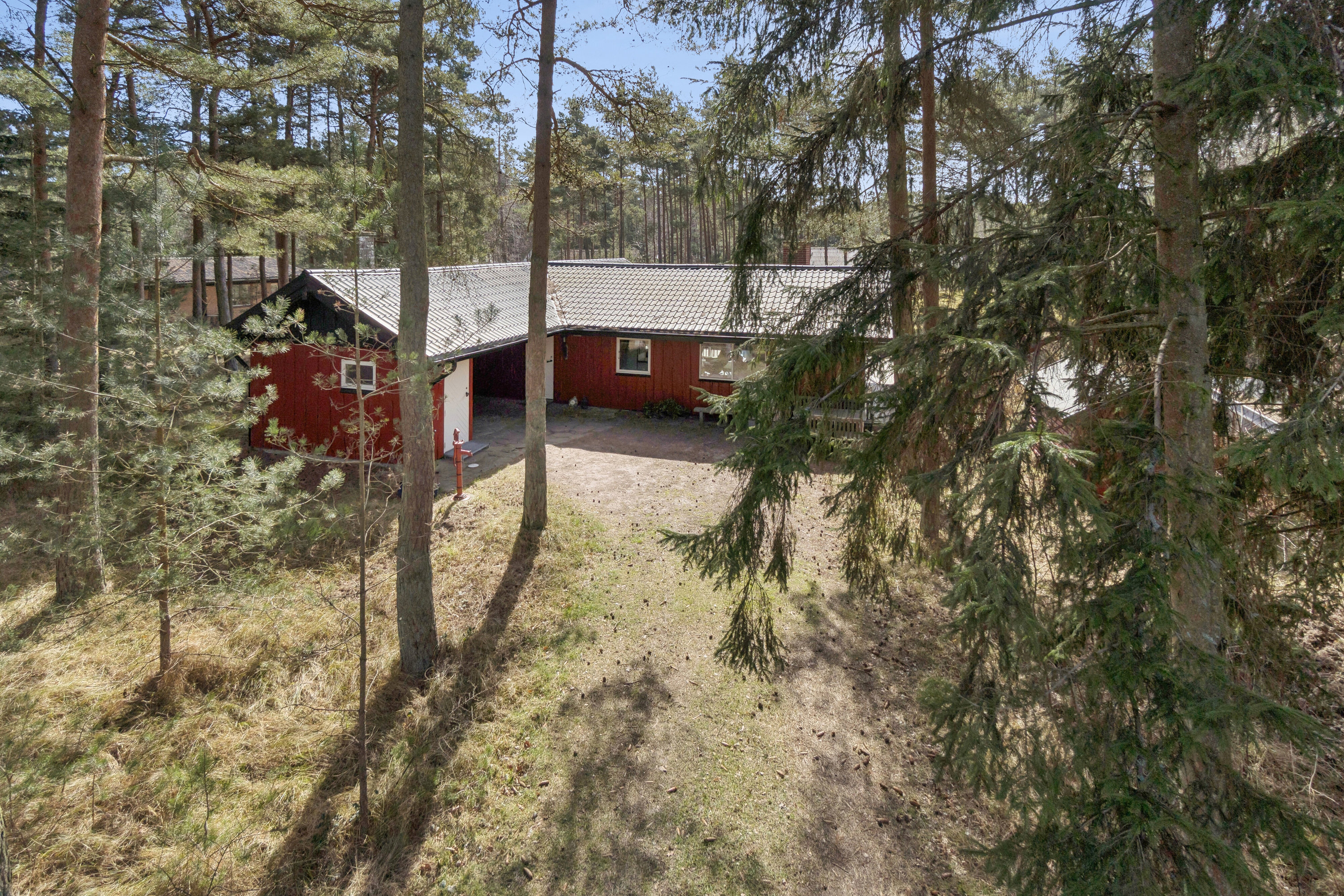 Fremhævet udsigt fra toppen billede i fuldskærmstilstand. Billede af Fyrreskoven 30, Pedersker, 3720 Aakirkeby