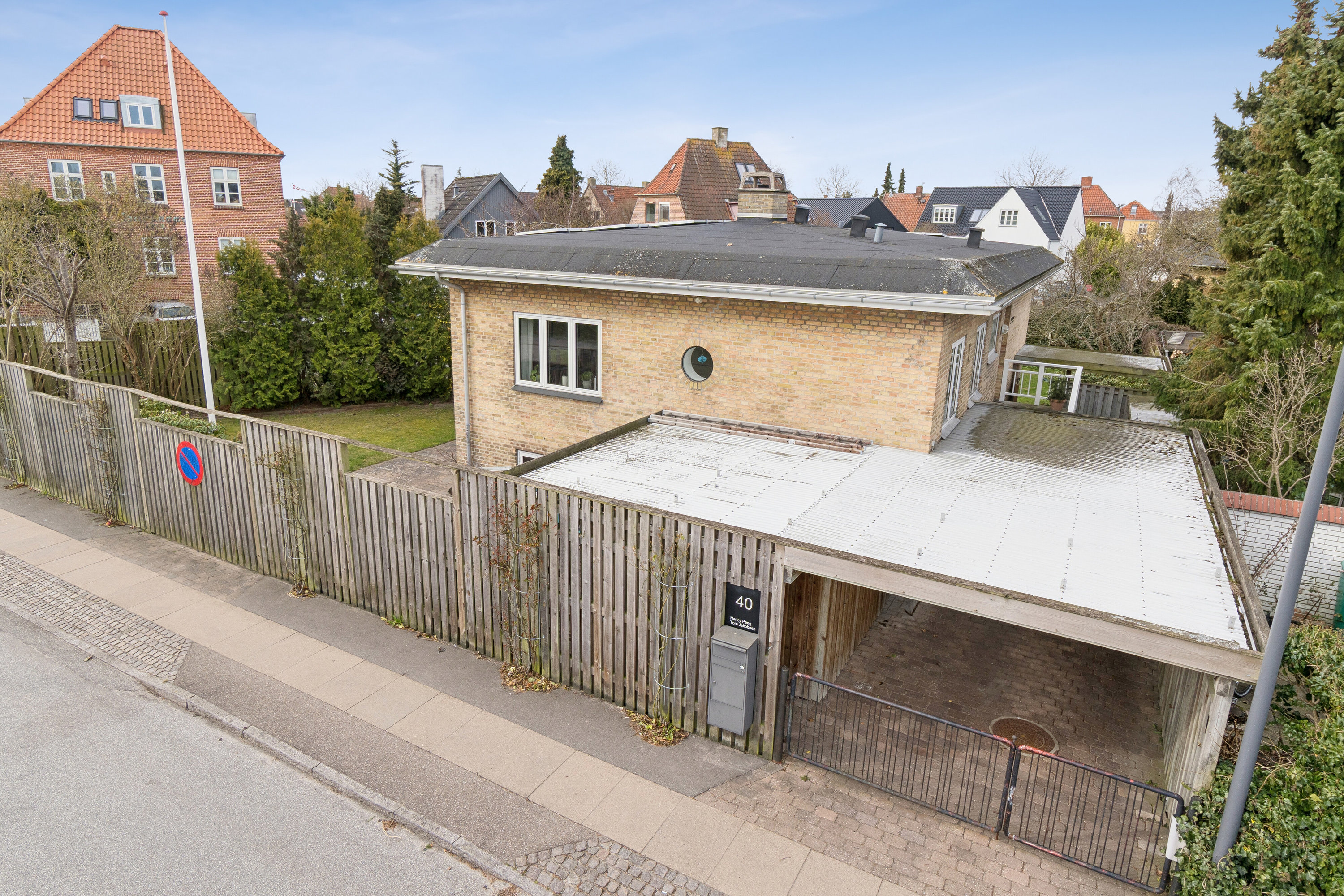 Fremhævet set fra vejen billede i fuldskærmstilstand. Billede af Roselillevej 40, 2300 København S