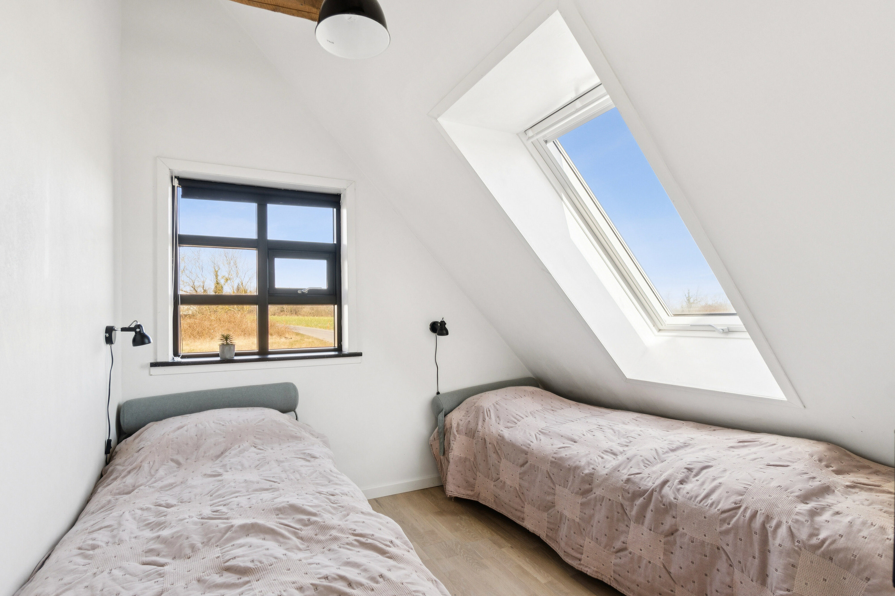 Fremhævet soveværelse billede i fuldskærmstilstand. Billede af Aarsdale Kirkevej 1, Ibsker, 3740 Svaneke