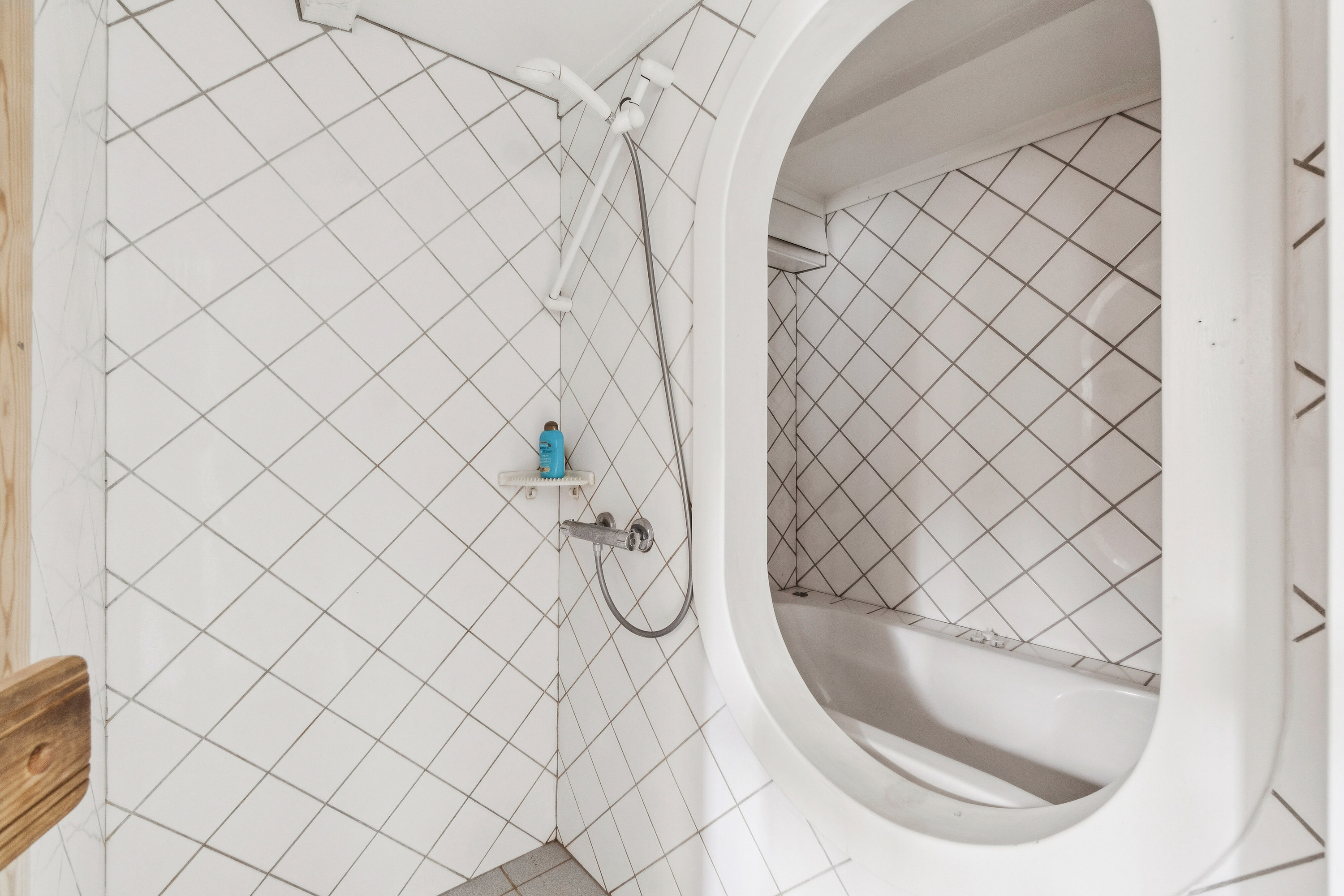 Fremhævet badeværelse billede i fuldskærmstilstand. Billede af Roselillevej 40, 2300 København S