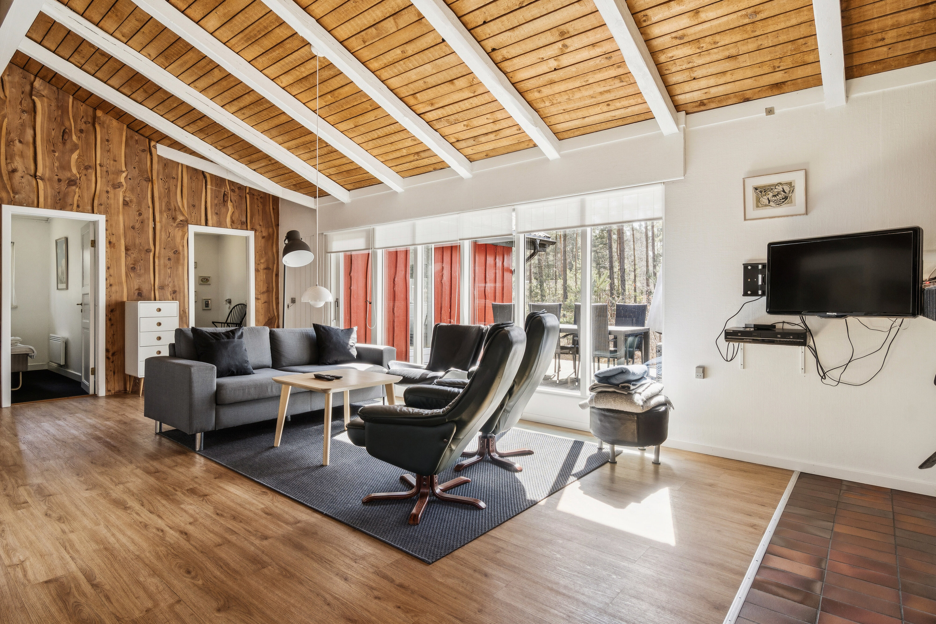 Fremhævet indendørs billede i fuldskærmstilstand. Billede af Fyrreskoven 30, Pedersker, 3720 Aakirkeby