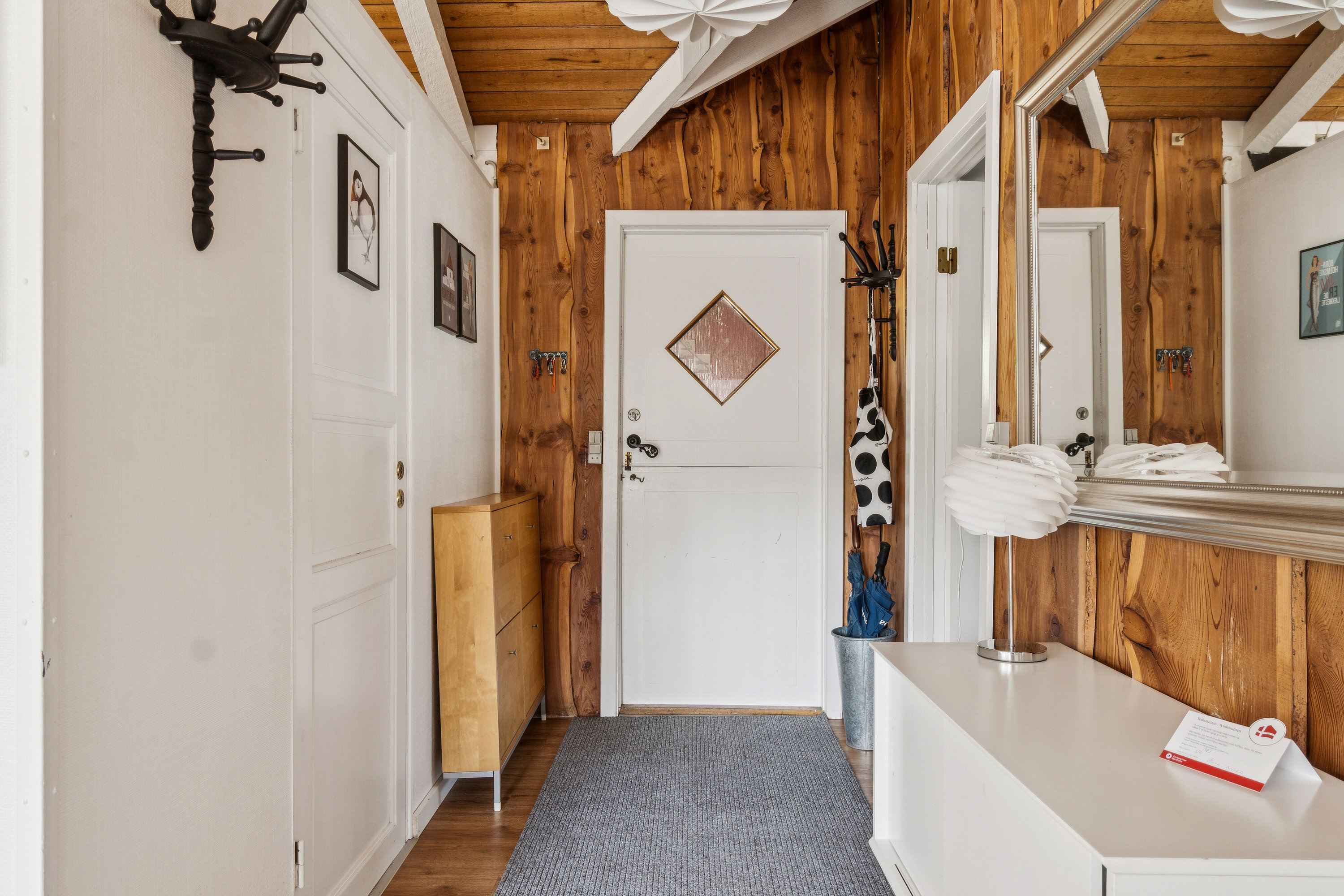 Fremhævet indendørs billede i fuldskærmstilstand. Billede af Fyrreskoven 30, Pedersker, 3720 Aakirkeby