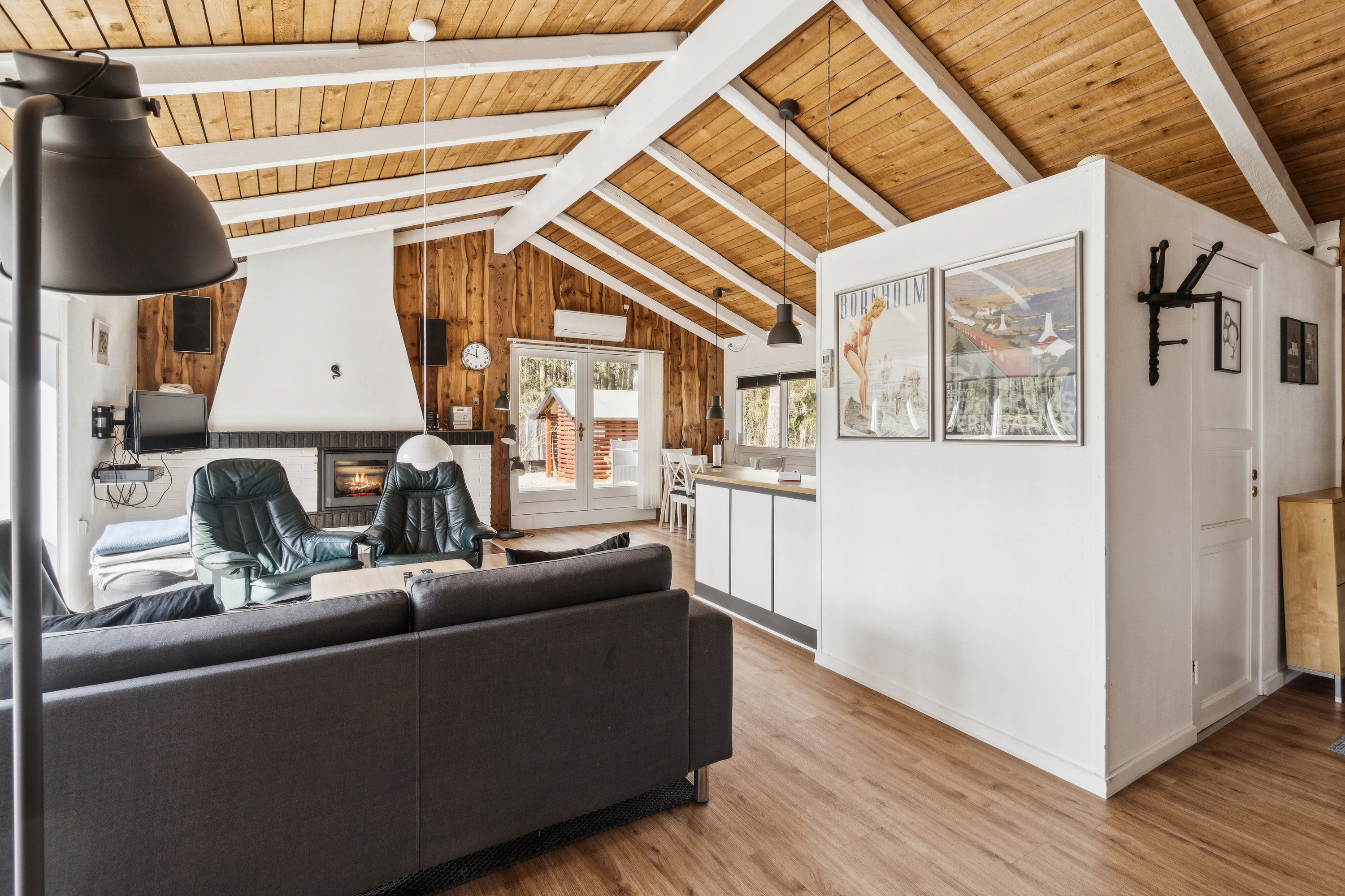 Fremhævet indendørs billede i fuldskærmstilstand. Billede af Fyrreskoven 30, Pedersker, 3720 Aakirkeby