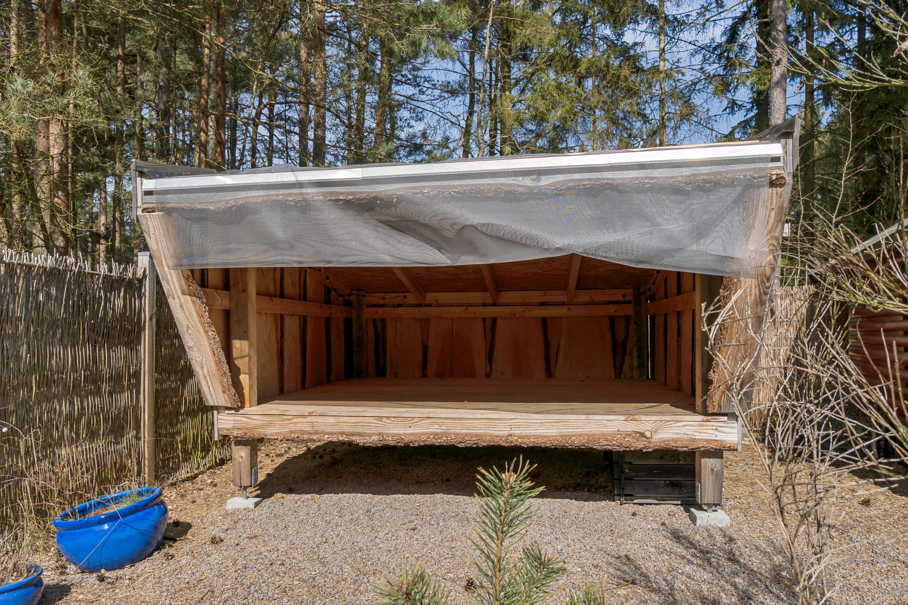 Fremhævet udendørs billede i fuldskærmstilstand. Billede af Fyrreskoven 30, Pedersker, 3720 Aakirkeby