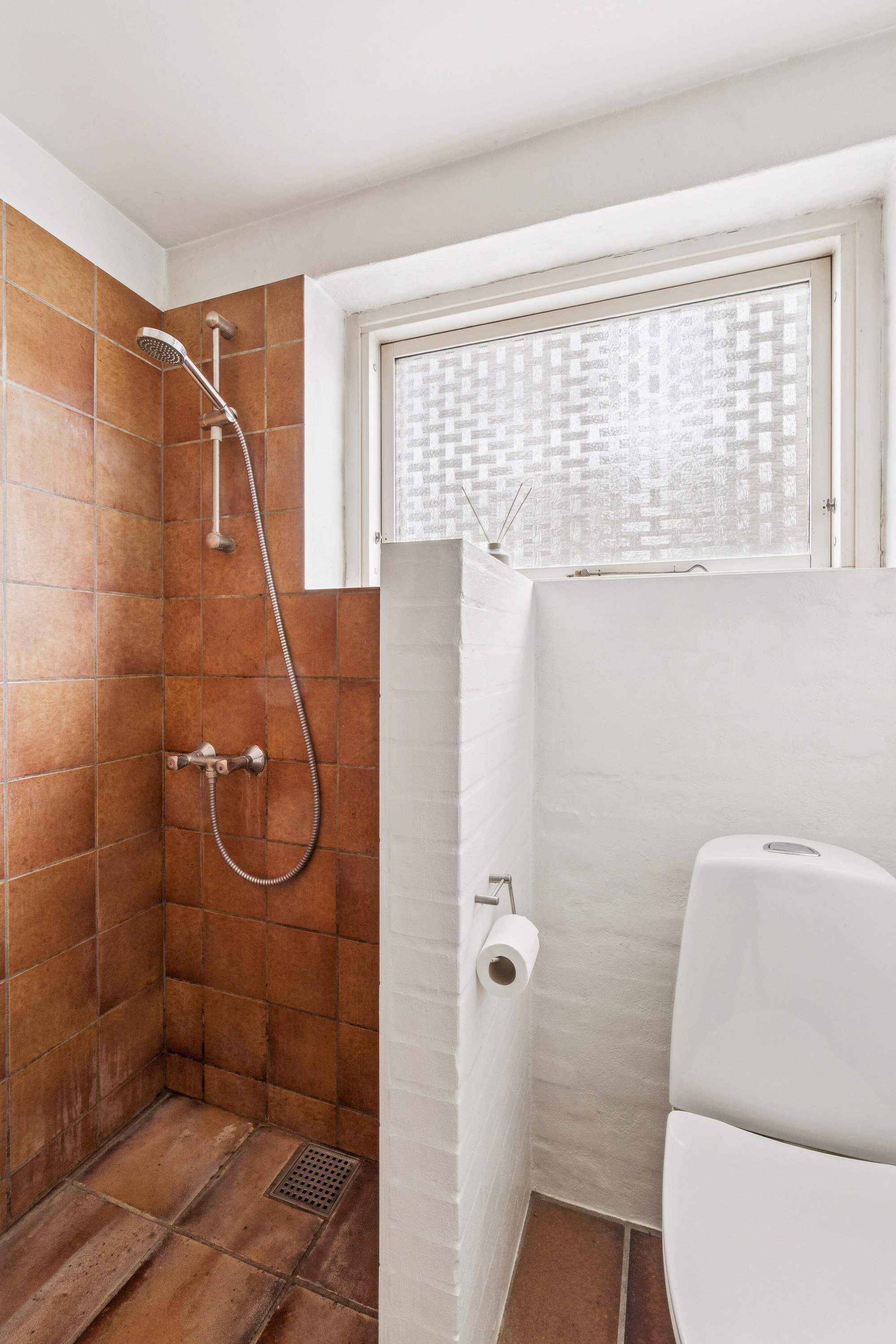 Fremhævet badeværelse billede i fuldskærmstilstand. Billede af Roselillevej 40, 2300 København S