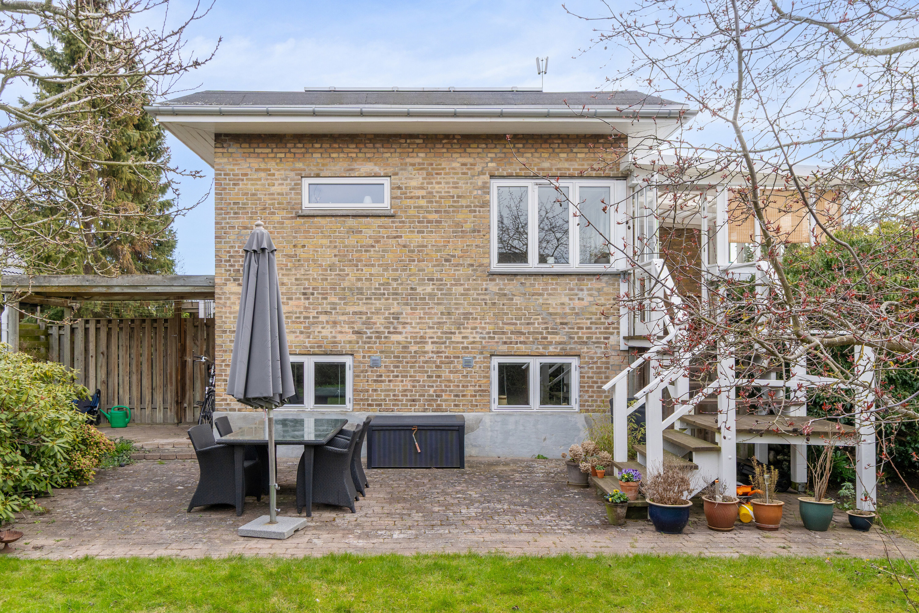 Fremhævet set fra vejen billede i fuldskærmstilstand. Billede af Roselillevej 40, 2300 København S