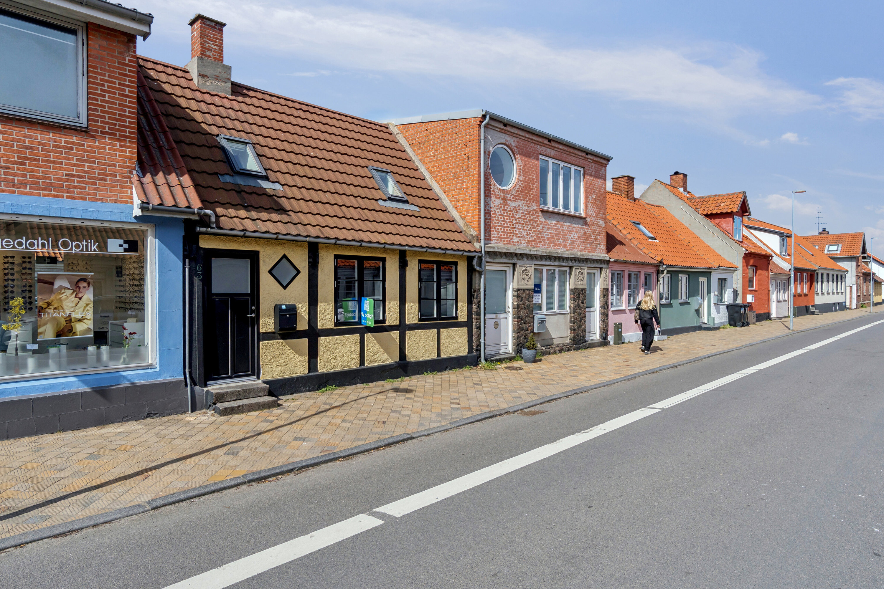 Fremhævet set fra vejen billede i fuldskærmstilstand. Billede af Store Torvegade 63, Rønne, 3700 Rønne