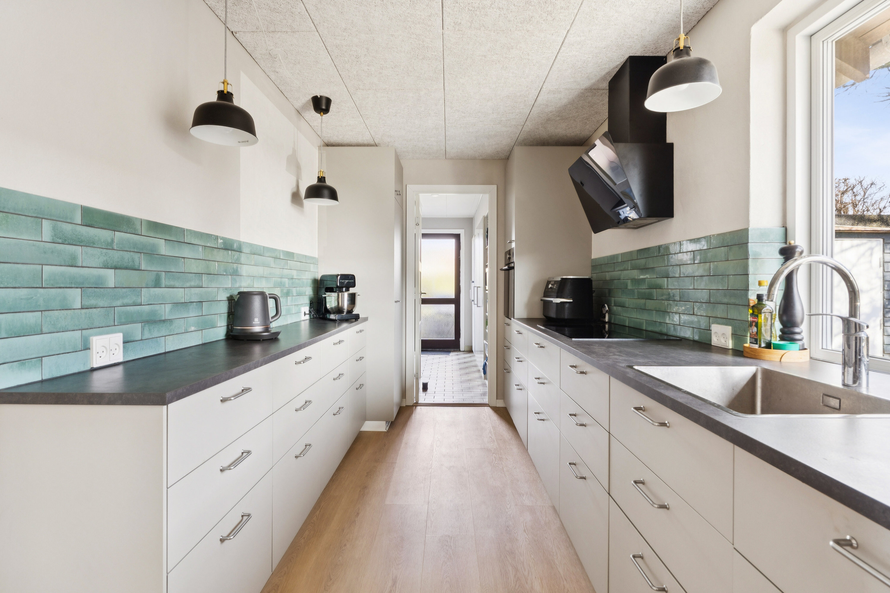 Fremhævet køkken billede i fuldskærmstilstand. Billede af Kløvervænget 18, 5935 Bagenkop