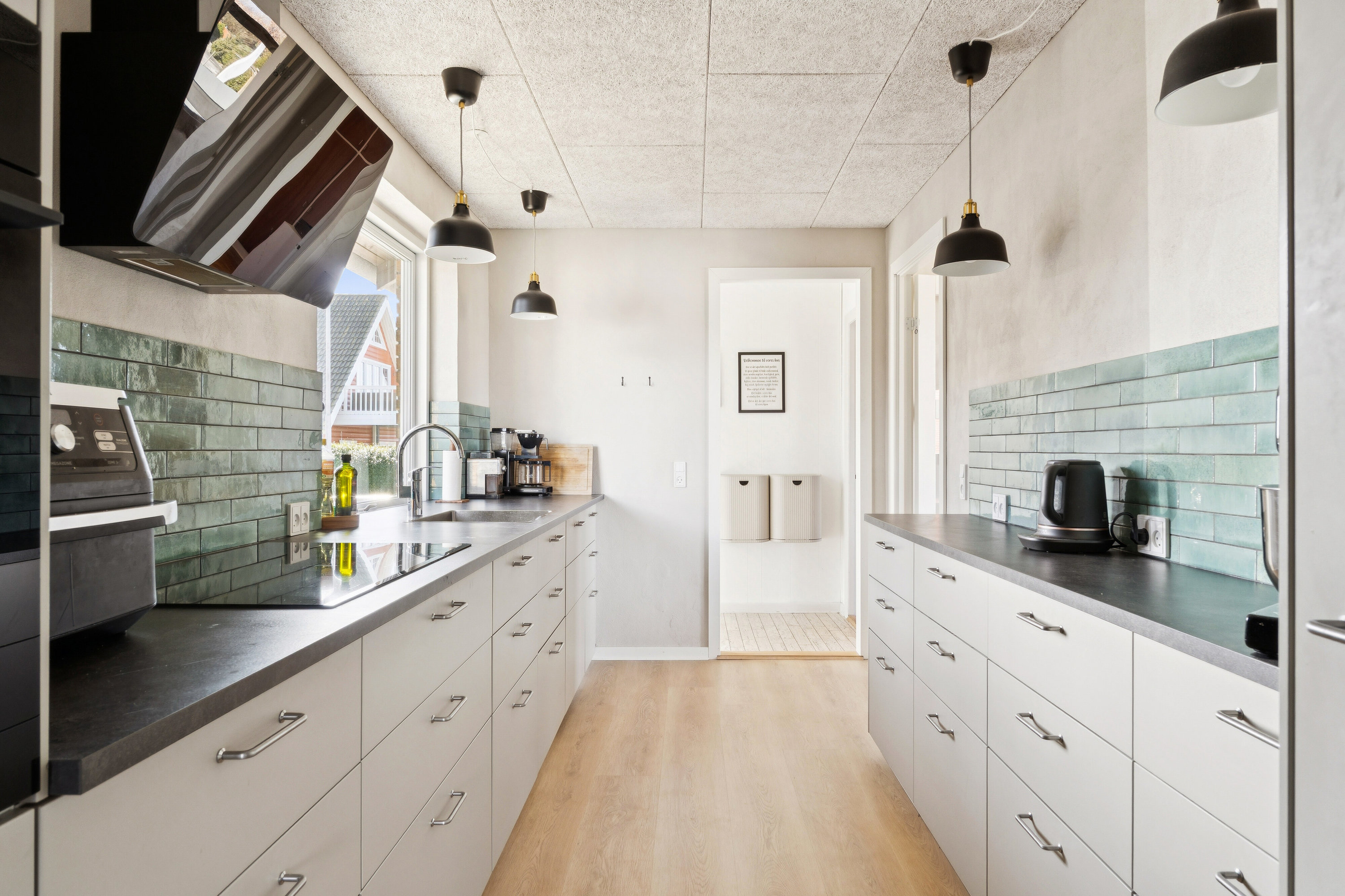 Fremhævet køkken billede i fuldskærmstilstand. Billede af Kløvervænget 18, 5935 Bagenkop