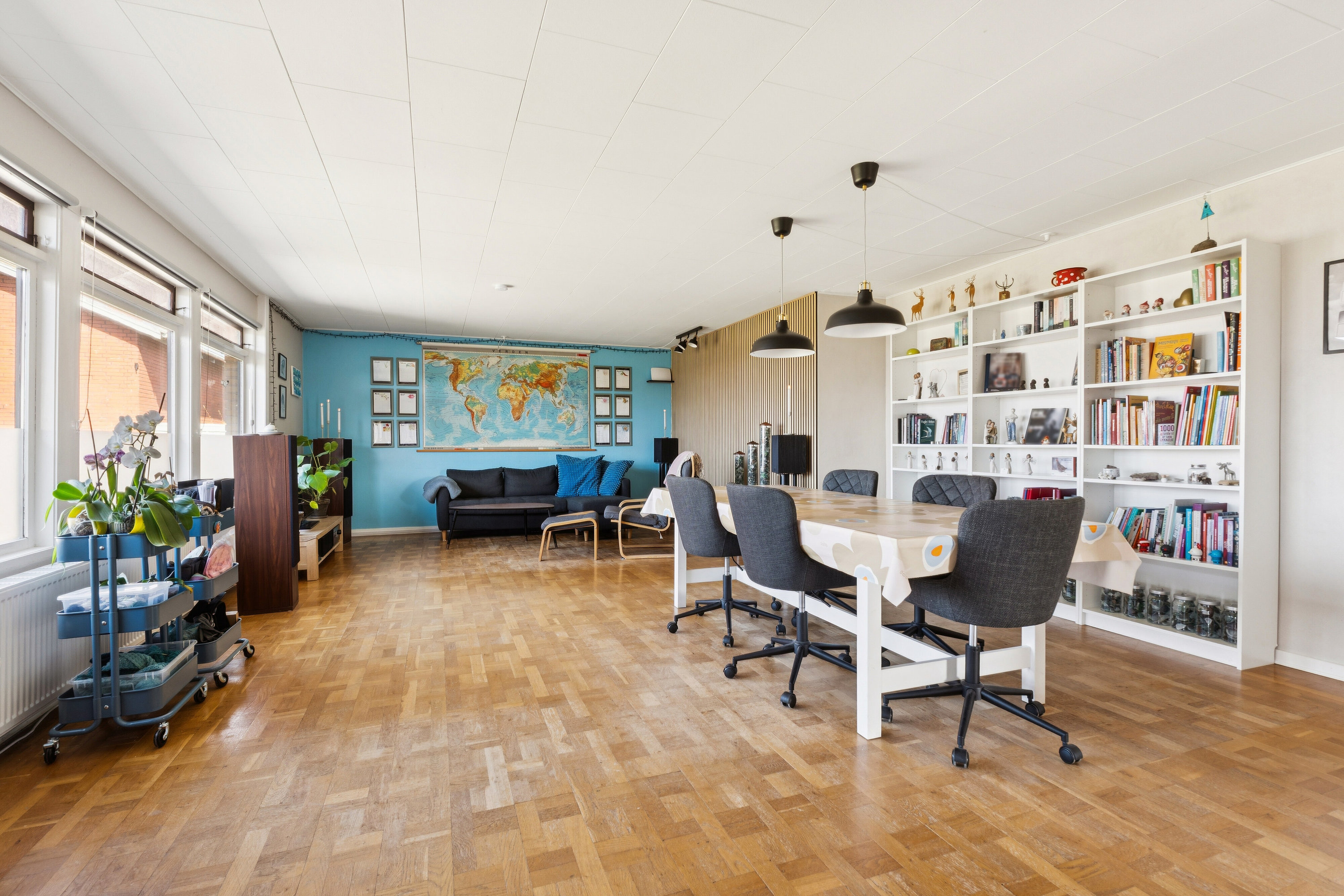 Fremhævet stue billede i fuldskærmstilstand. Billede af Kløvervænget 18, 5935 Bagenkop