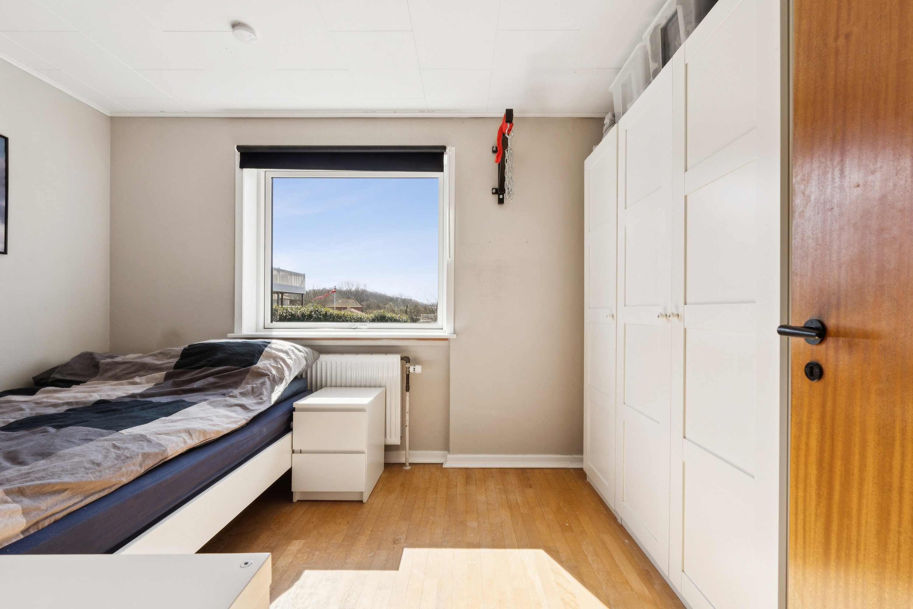 Fremhævet soveværelse billede i fuldskærmstilstand. Billede af Kløvervænget 18, 5935 Bagenkop