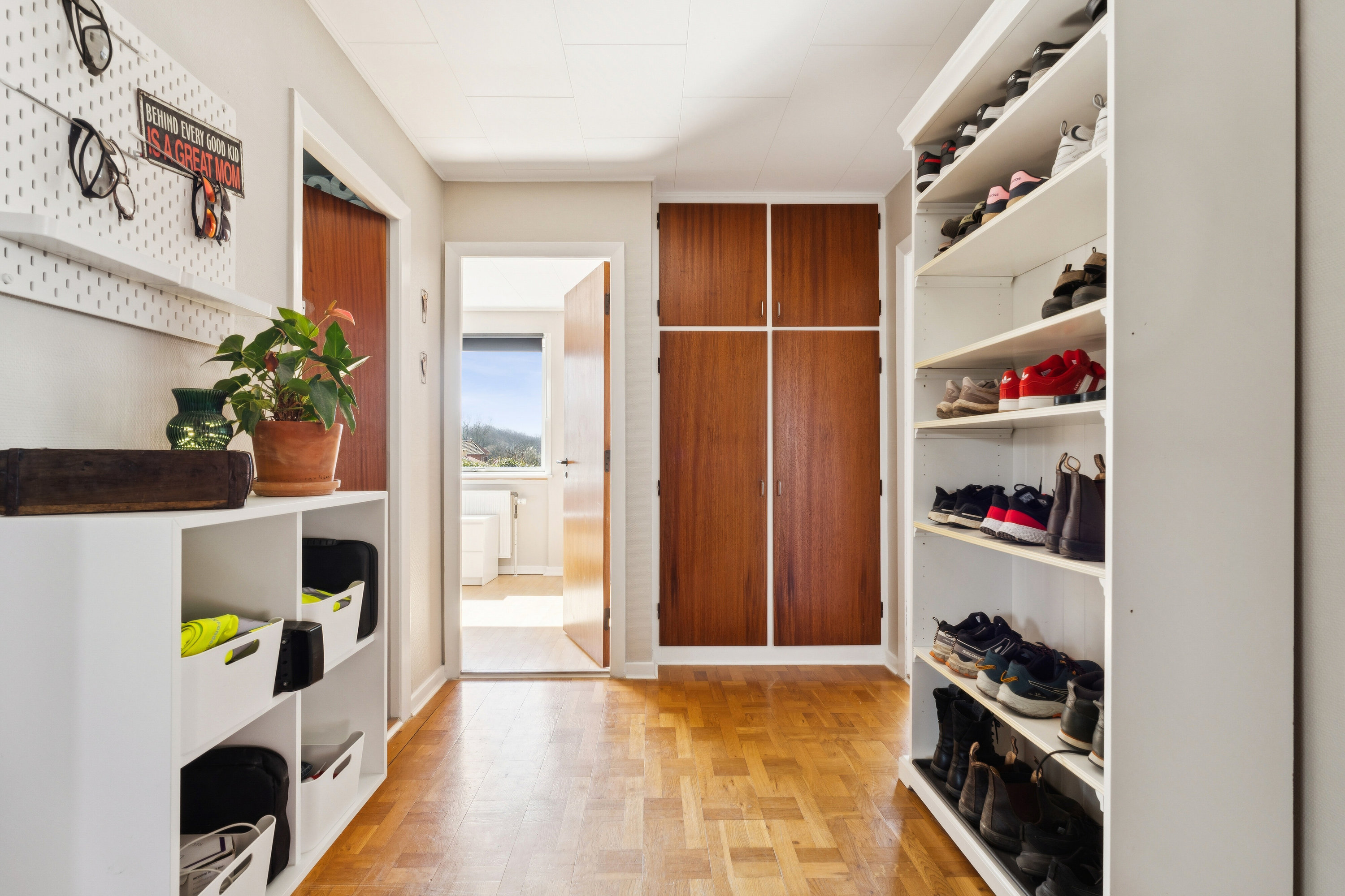 Fremhævet gang billede i fuldskærmstilstand. Billede af Kløvervænget 18, 5935 Bagenkop