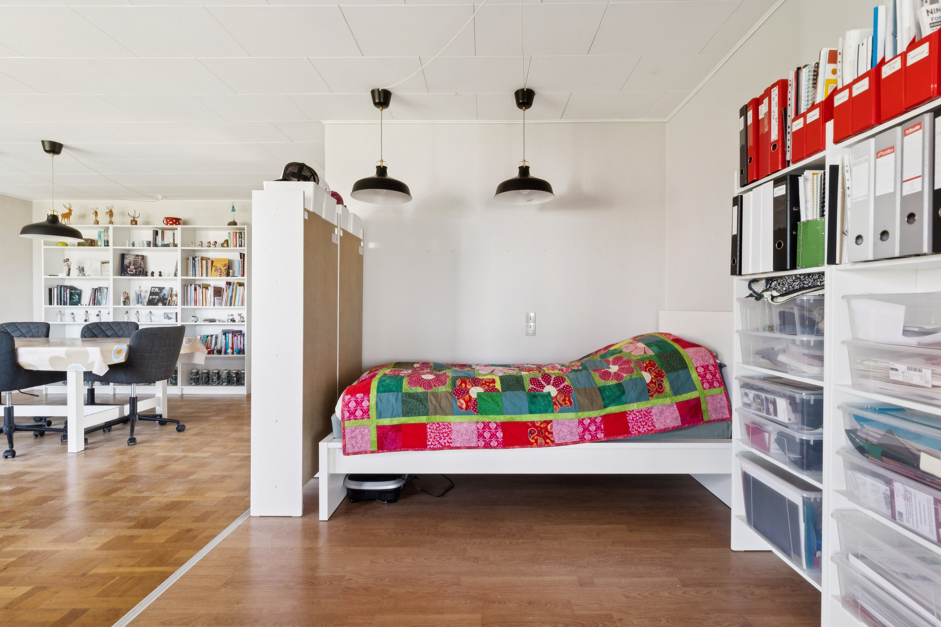 Fremhævet soveværelse billede i fuldskærmstilstand. Billede af Kløvervænget 18, 5935 Bagenkop