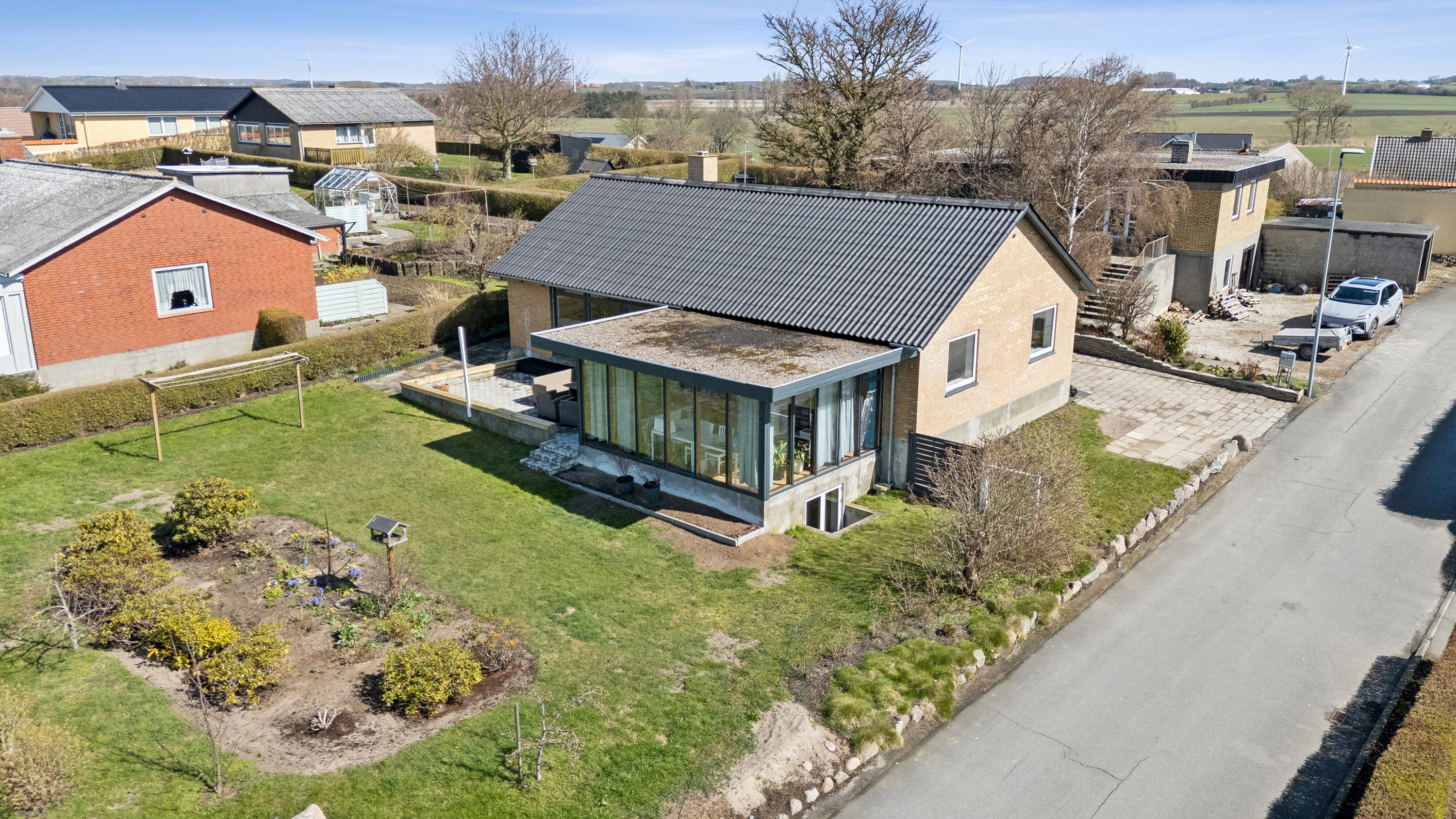 Fremhævet set fra vejen billede i fuldskærmstilstand. Billede af Kløvervænget 18, 5935 Bagenkop