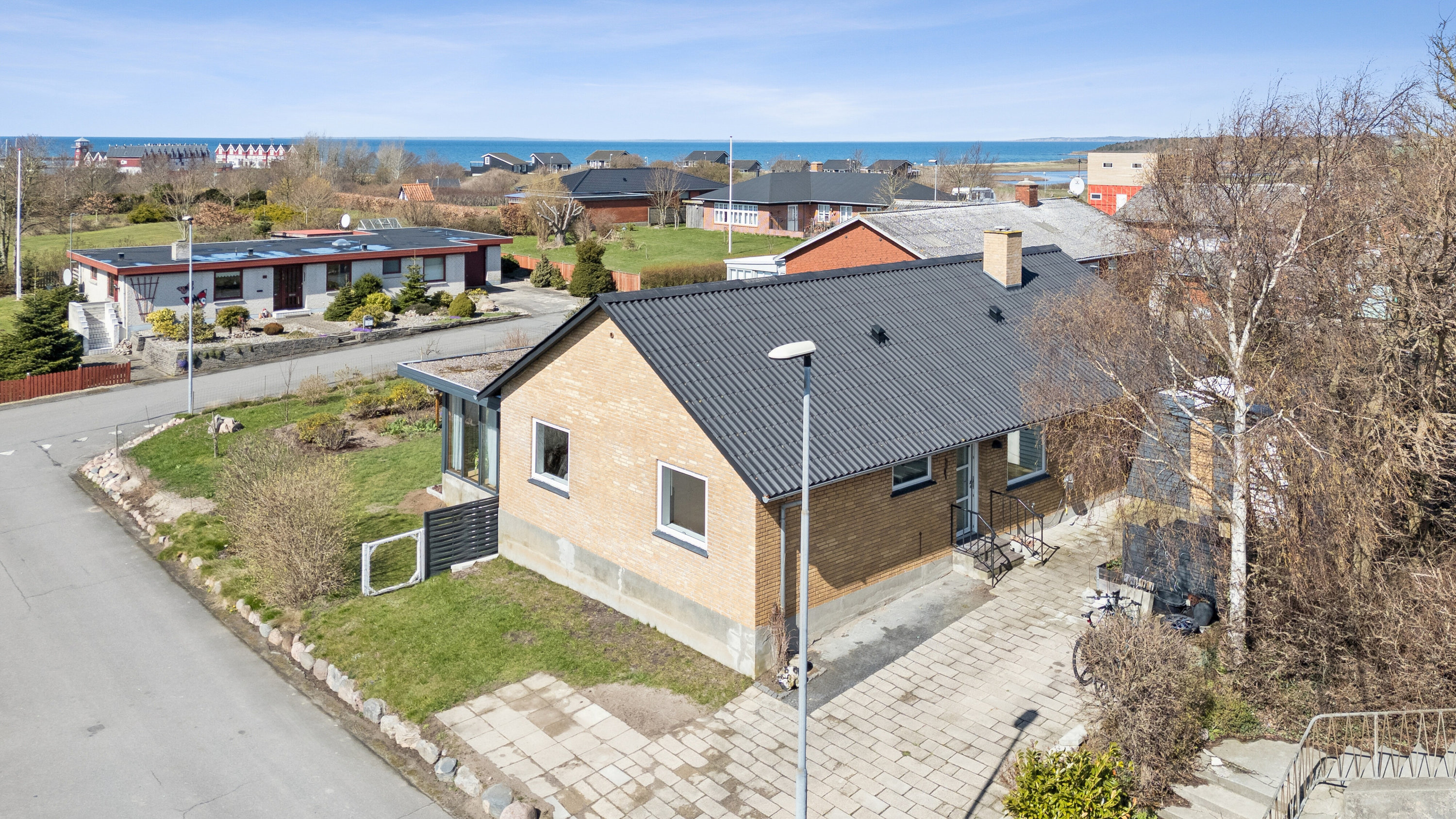 Fremhævet set fra vejen billede i fuldskærmstilstand. Billede af Kløvervænget 18, 5935 Bagenkop