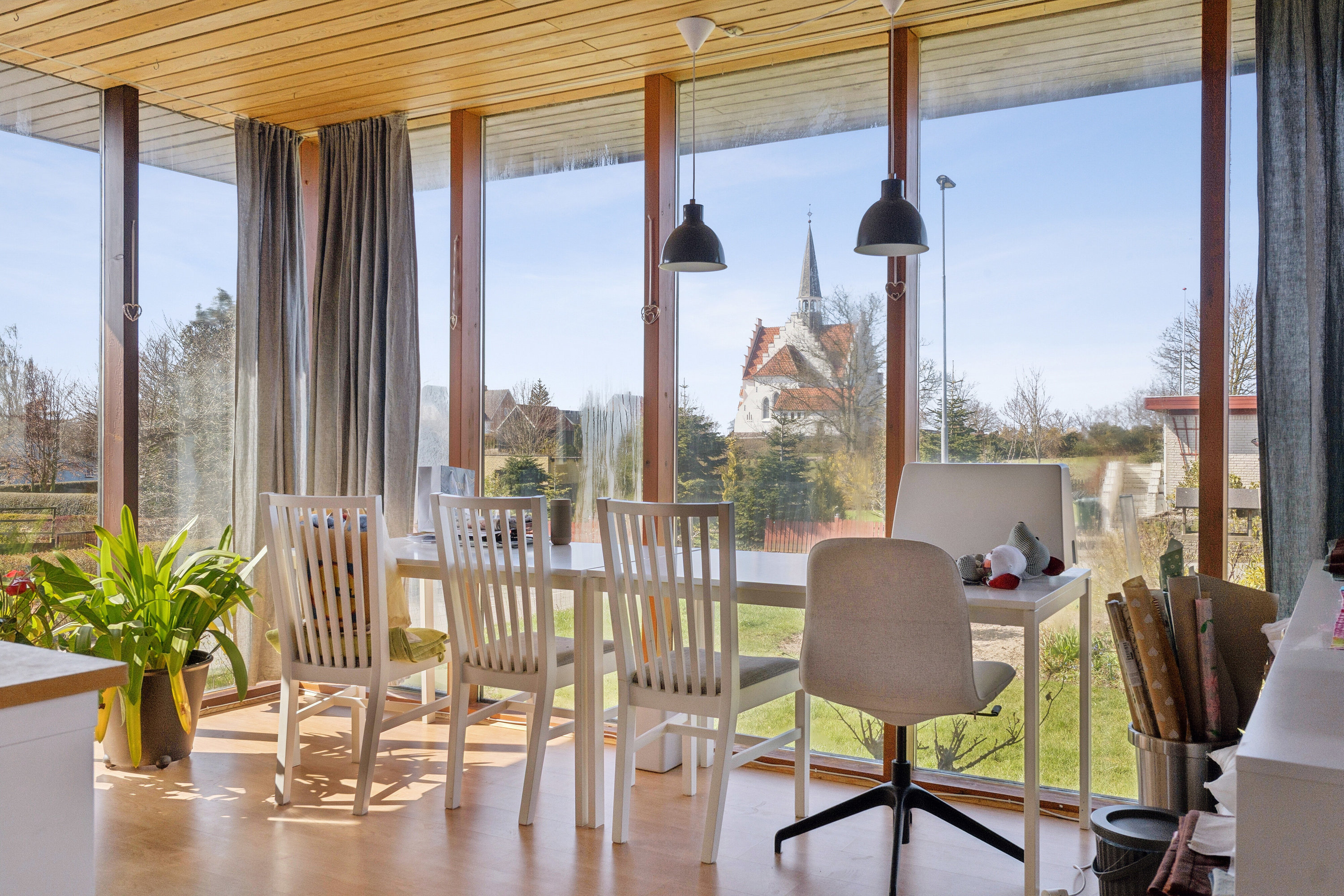 Fremhævet arbejdsværelse billede i fuldskærmstilstand. Billede af Kløvervænget 18, 5935 Bagenkop