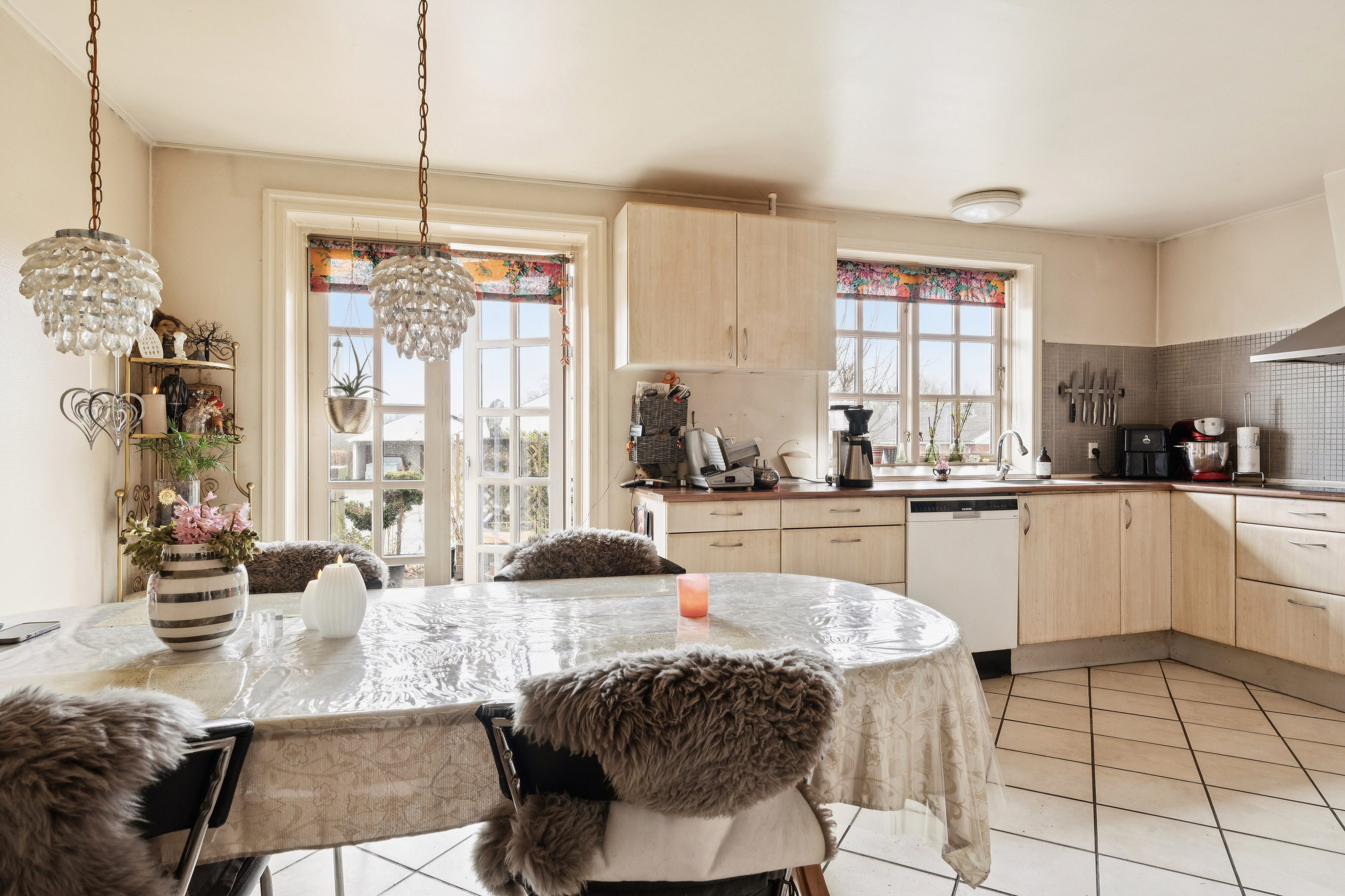 Fremhævet spisestue billede i fuldskærmstilstand. Billede af Søllingdalvej 16, 7250 Hejnsvig