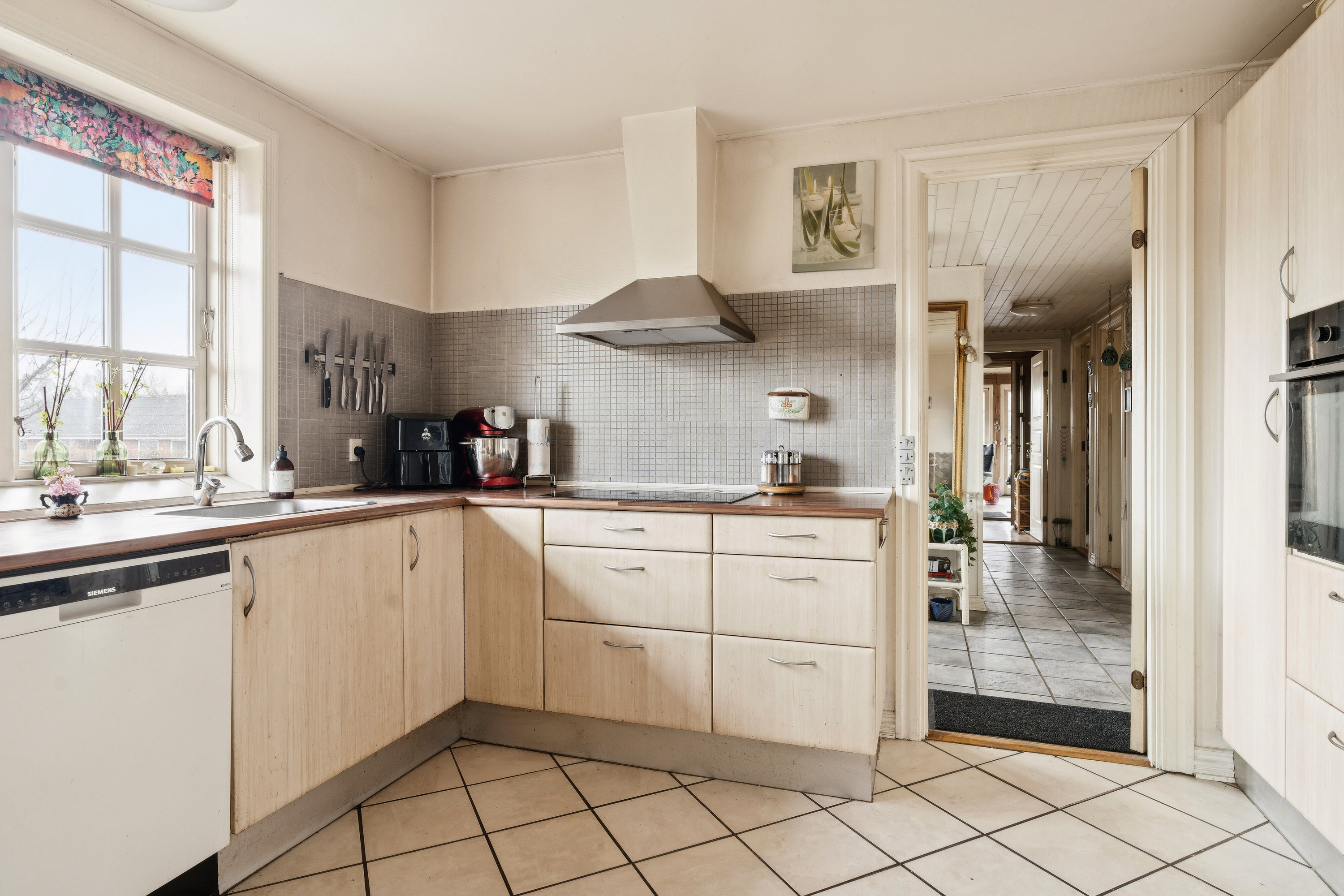 Fremhævet køkken billede i fuldskærmstilstand. Billede af Søllingdalvej 16, 7250 Hejnsvig