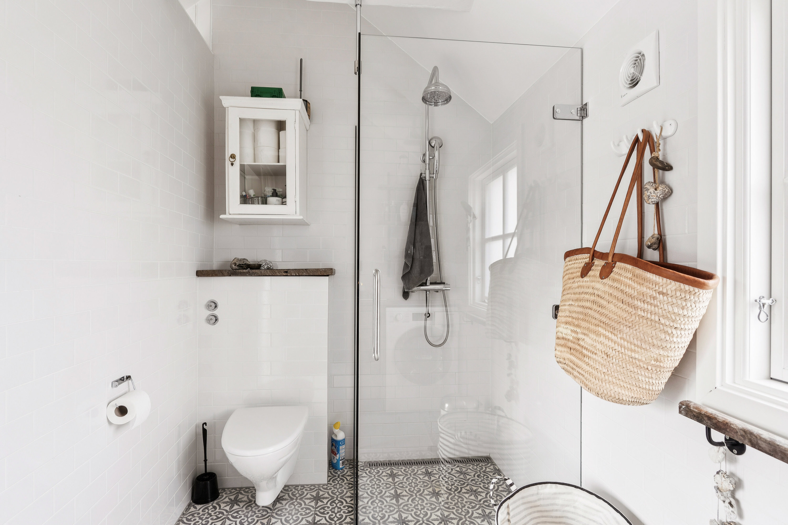 Fremhævet badeværelse billede i fuldskærmstilstand. Billede af Spurvevej 20, 3100 Hornbæk