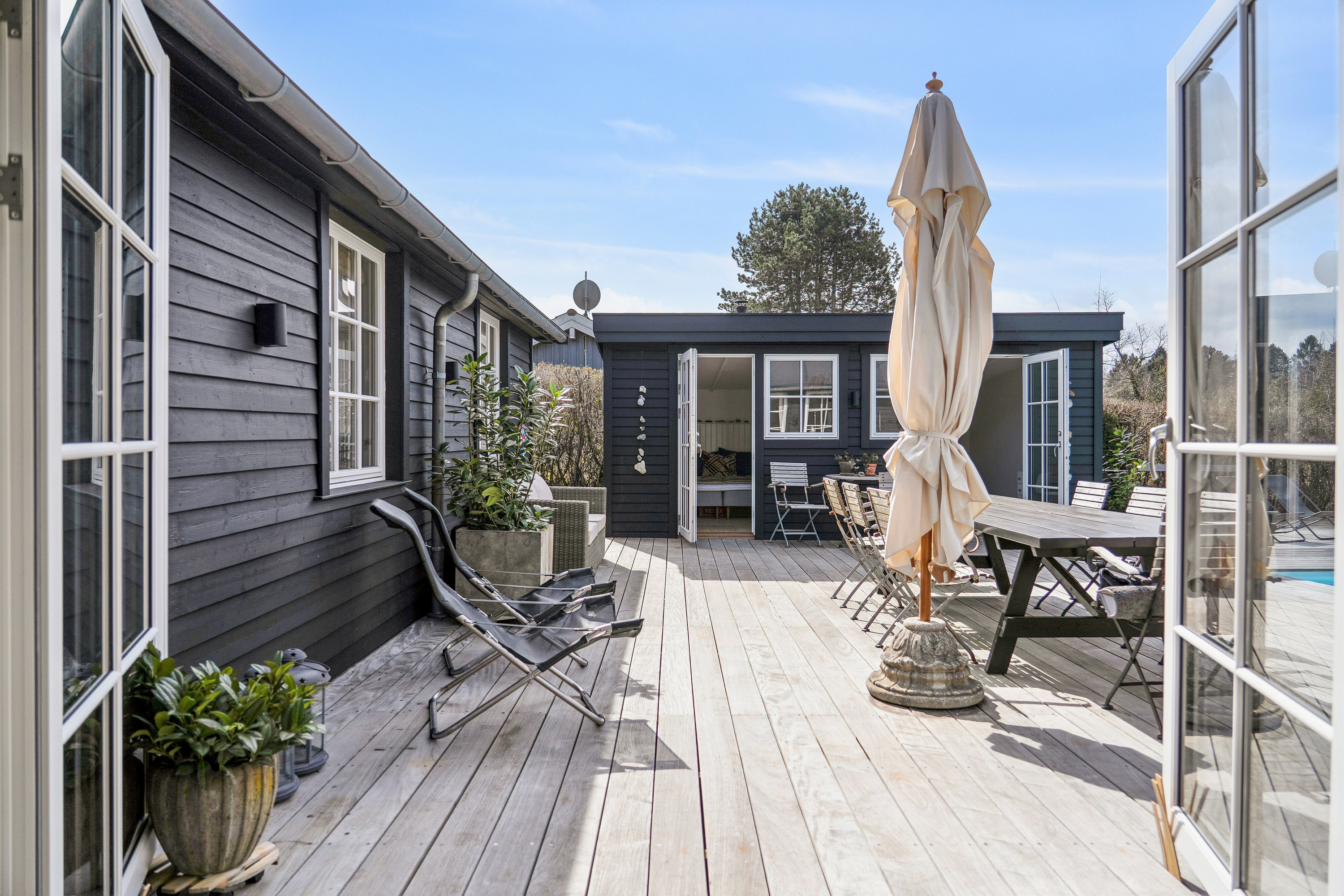 Fremhævet terrasse billede i fuldskærmstilstand. Billede af Spurvevej 20, 3100 Hornbæk