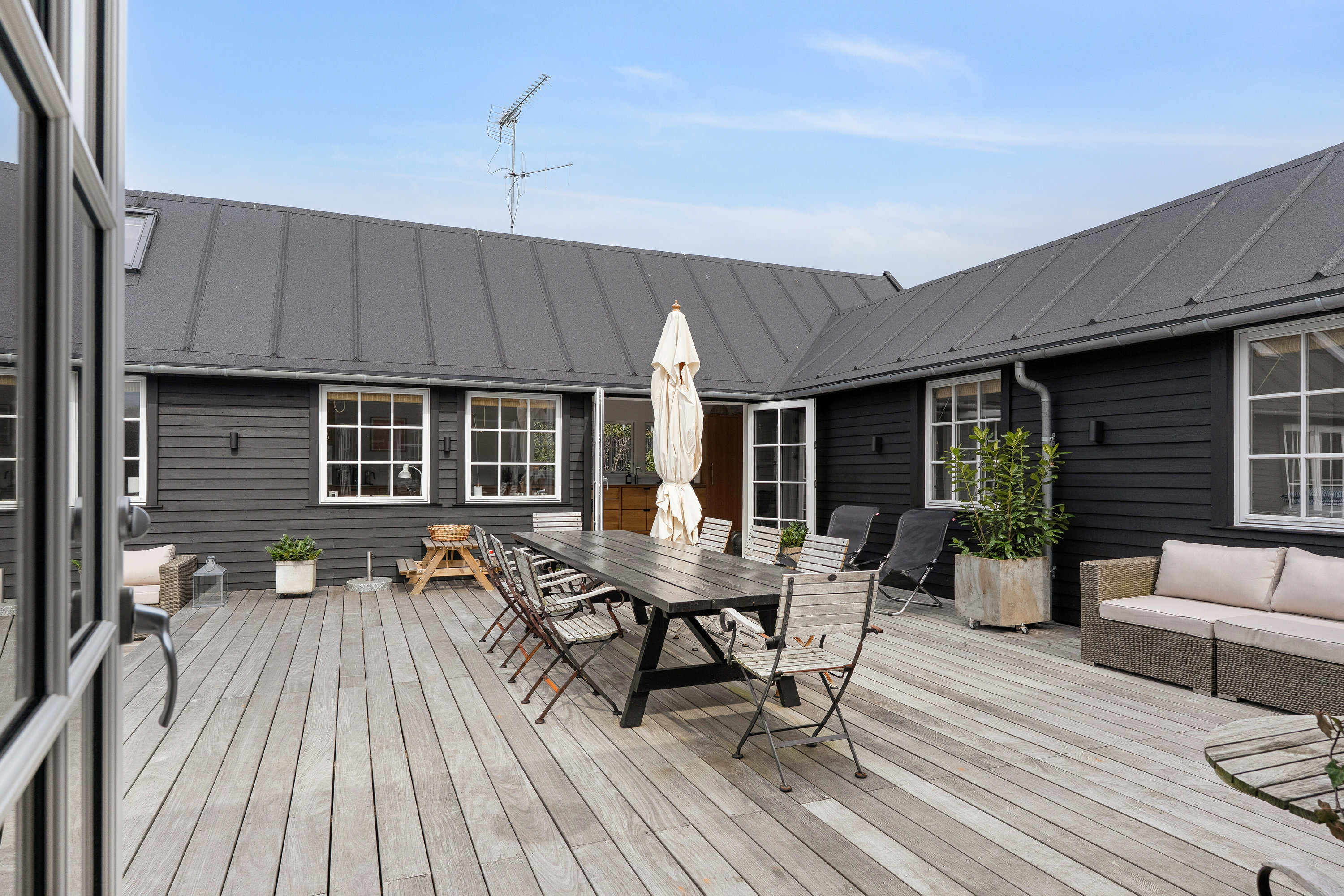 Fremhævet terrasse billede i fuldskærmstilstand. Billede af Spurvevej 20, 3100 Hornbæk