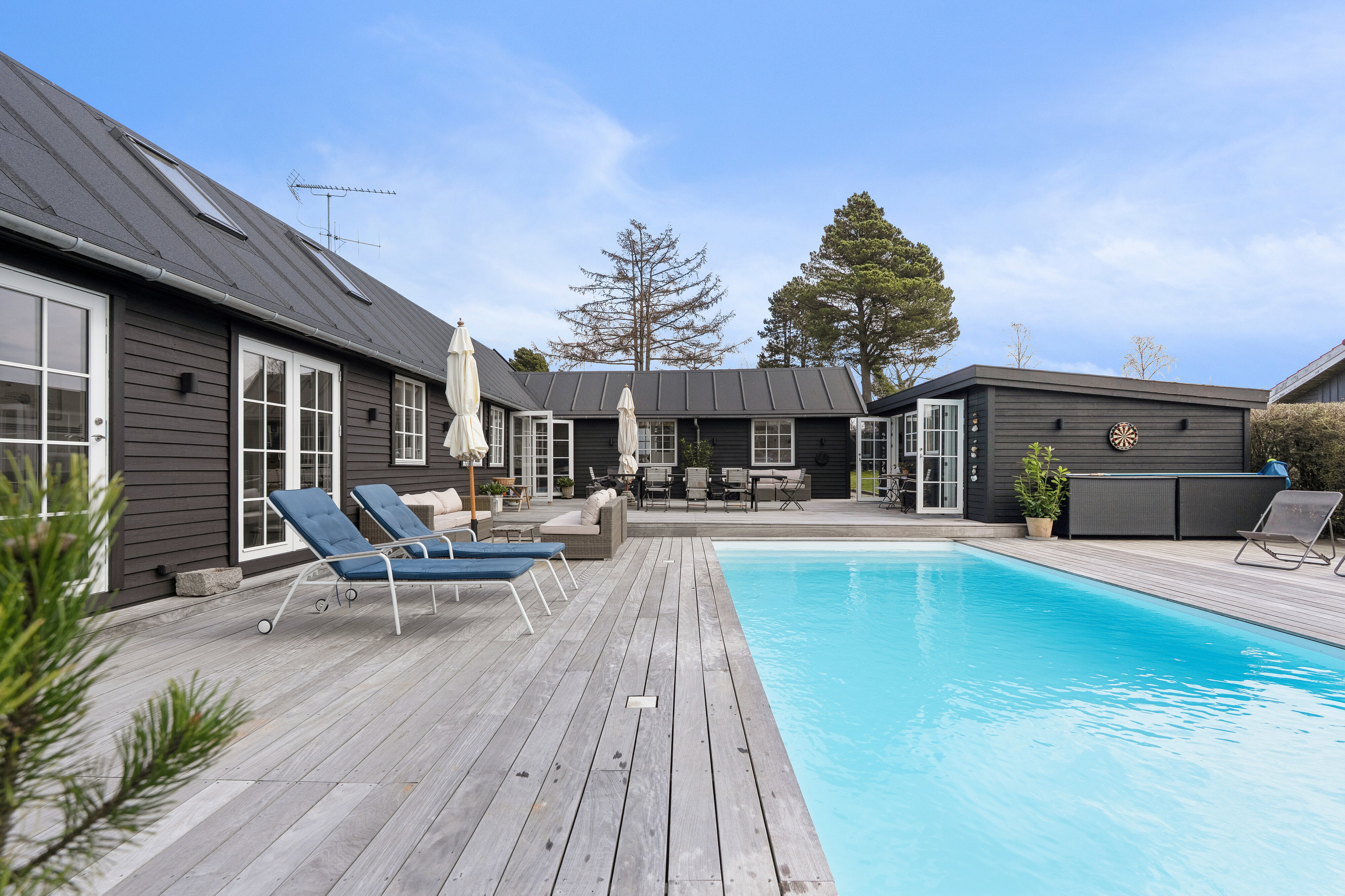 Fremhævet swimmingpool billede i fuldskærmstilstand. Billede af Spurvevej 20, 3100 Hornbæk